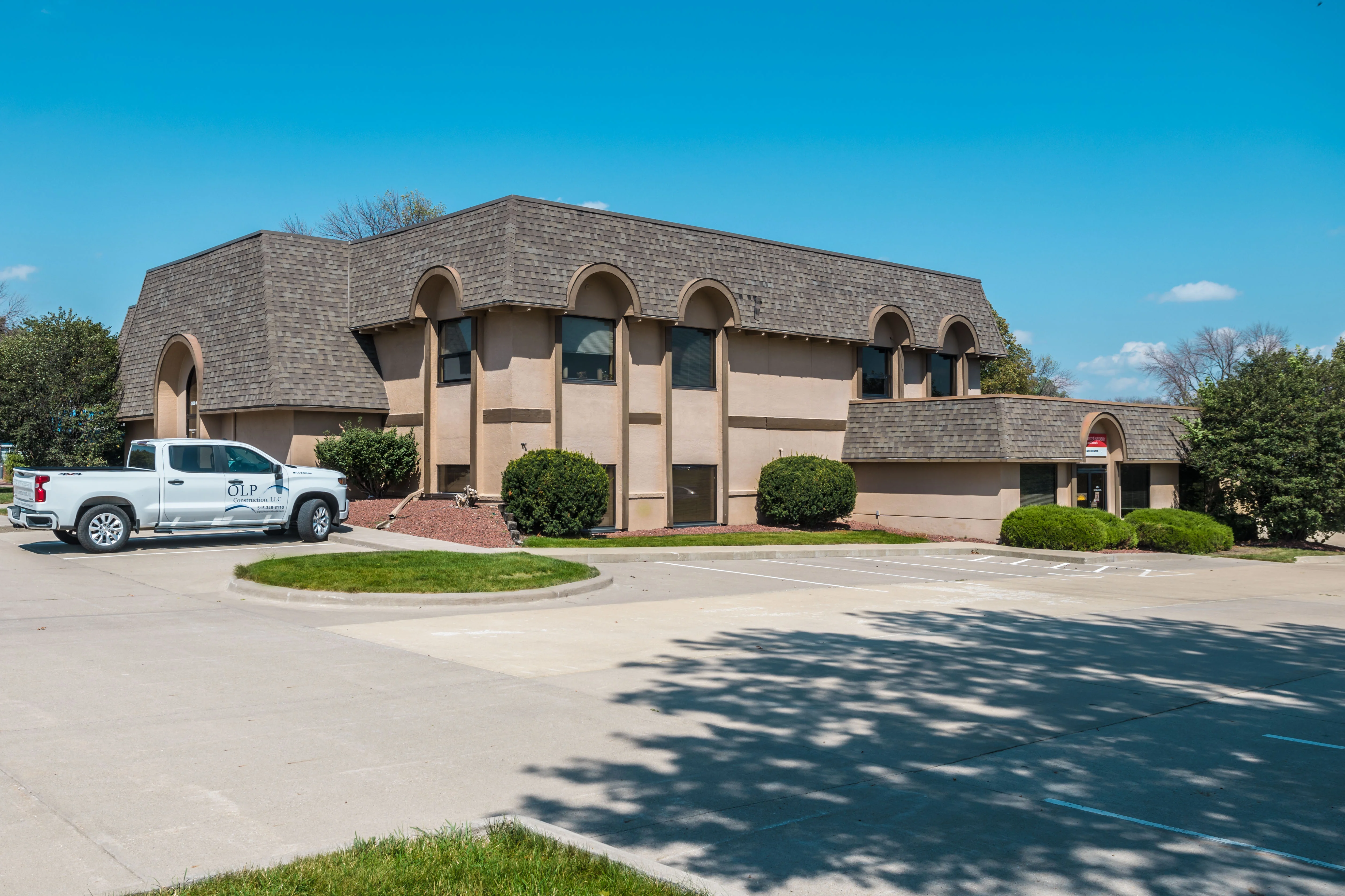 3809 109th St — Lease in Urbandale, IA, photo 2 of 8
