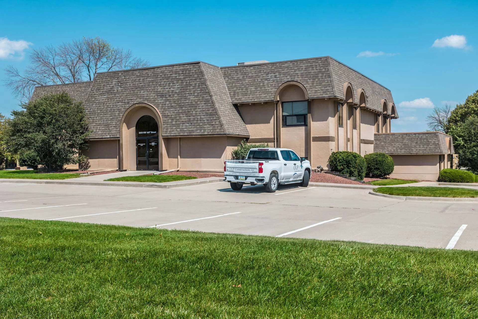 3809 109th St — Lease in Urbandale, IA, photo 5 of 8