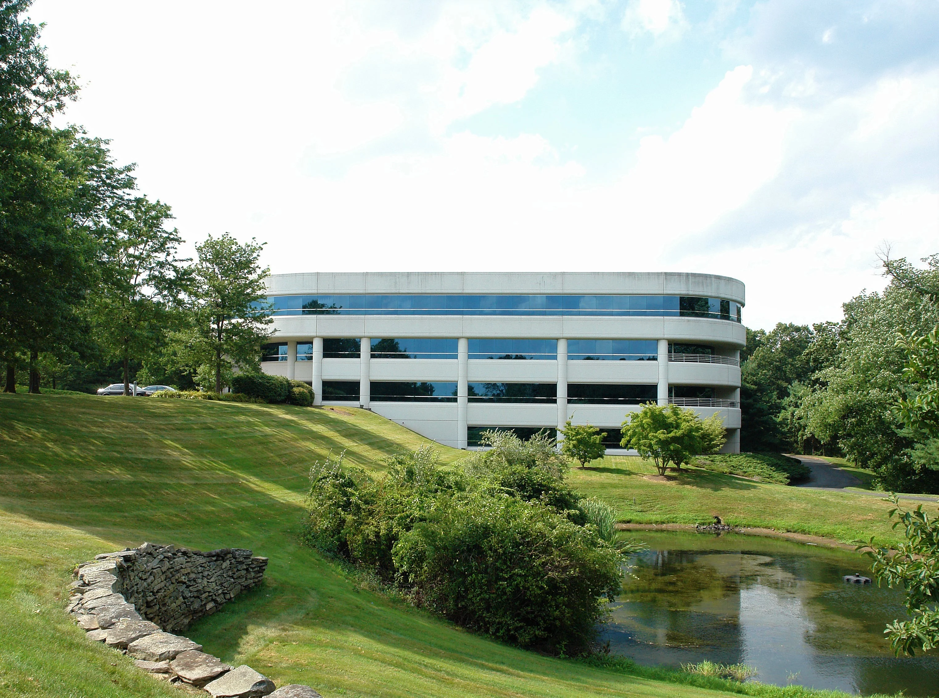 100 Northfield Drive — Lease in Windsor, CT, photo 2 of 8