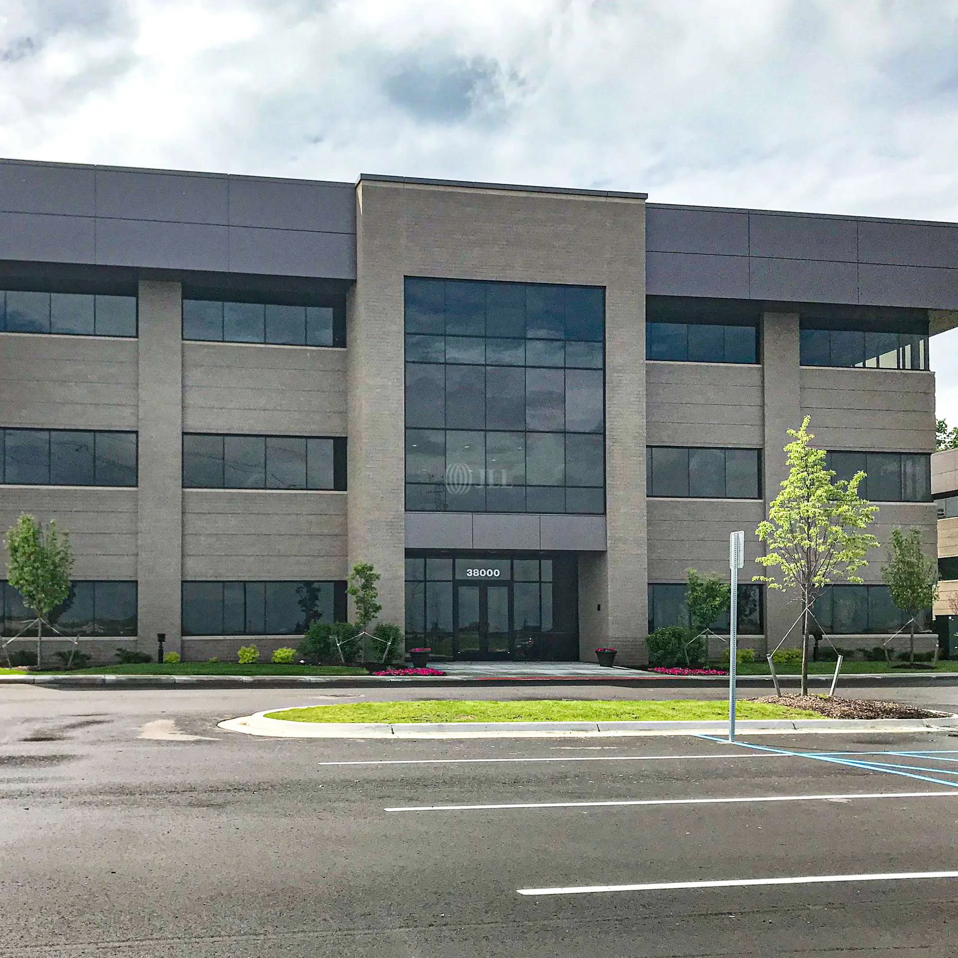 38000 Assembly Park Dr - photo 3 - Wixom, MI