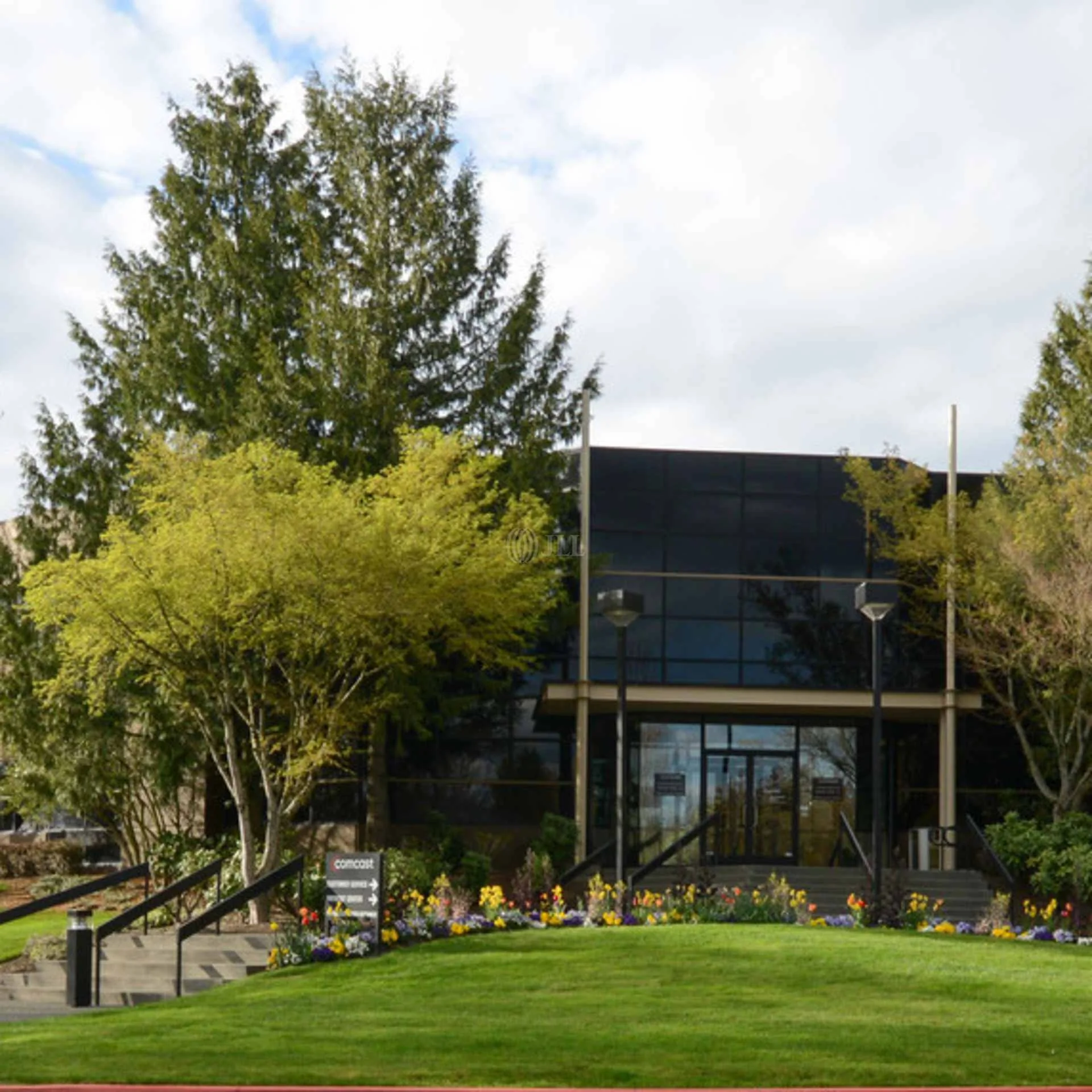 Building 12 — Lease in Beaverton, OR, photo 3 of 4