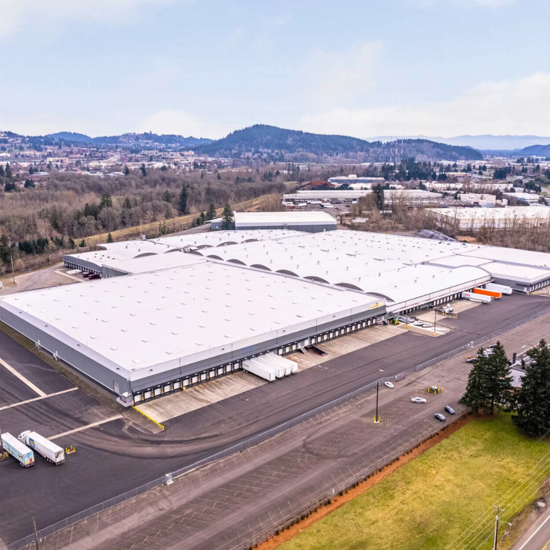 Warehouse — Lease in Milwaukie, OR, photo 1 of 1
