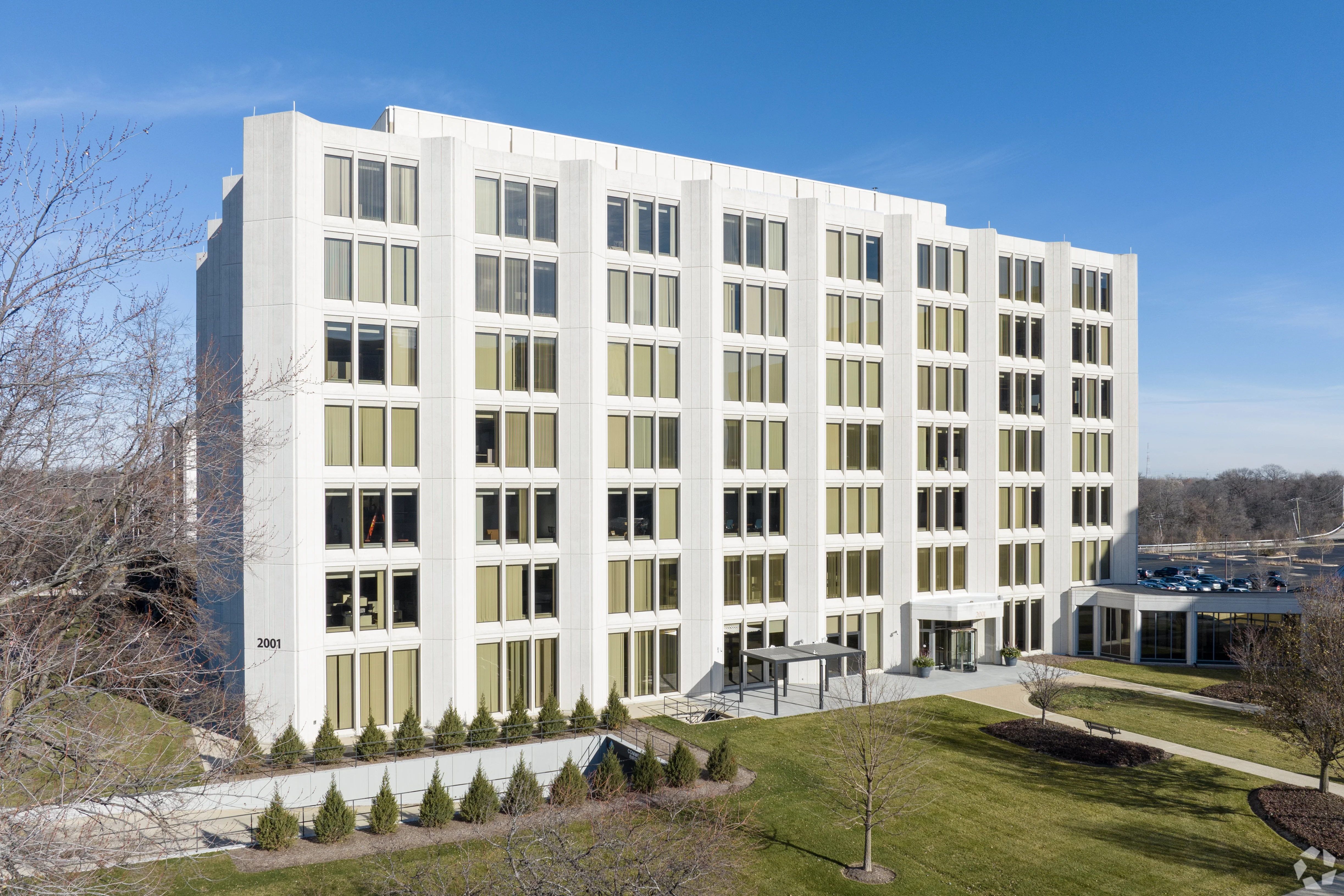Commerce Plaza I — Lease in Oak Brook, IL, photo 1 of 8