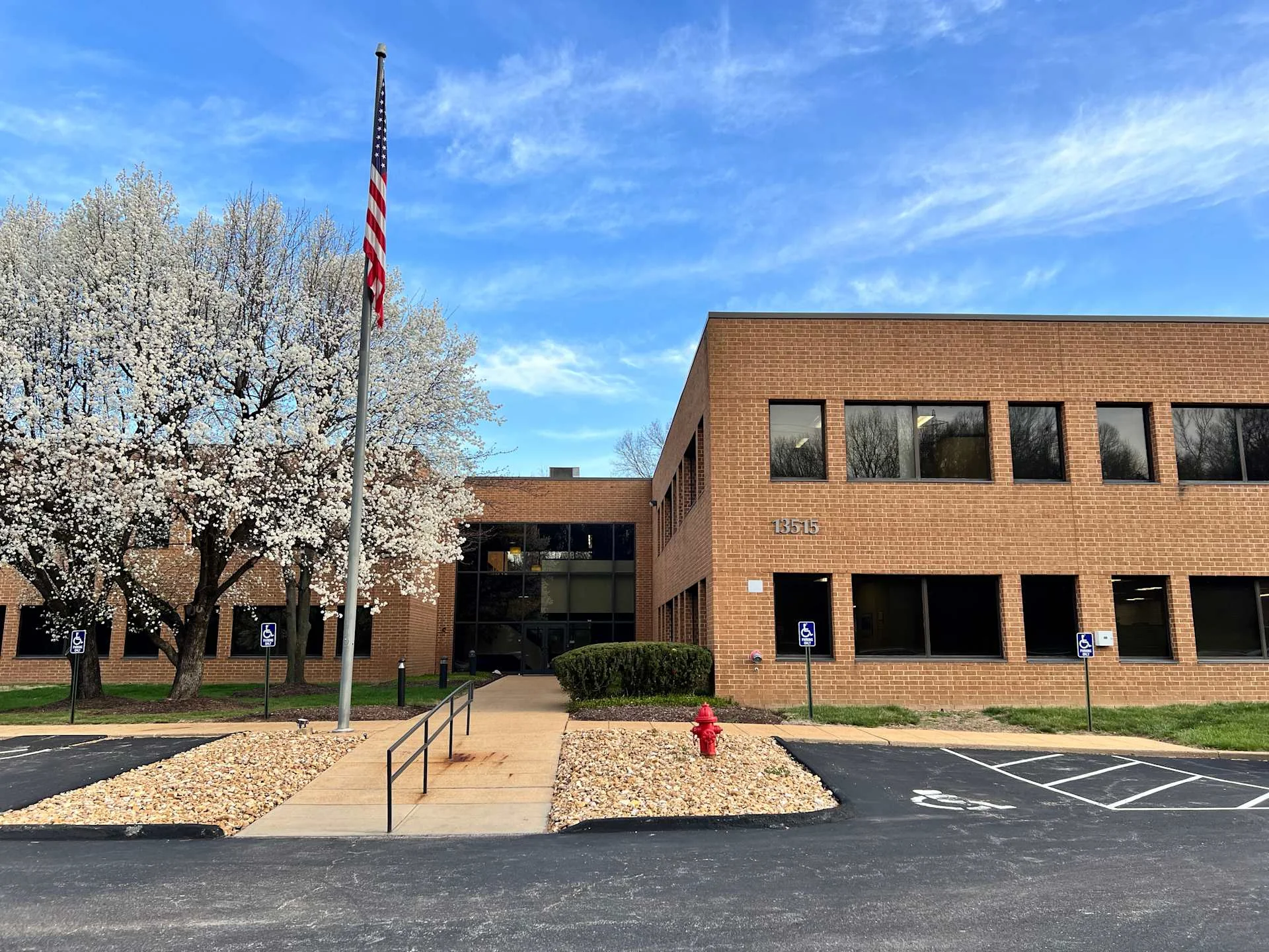 13515 Barrett Parkway Dr — Lease in Ballwin, MO, photo 1 of 2