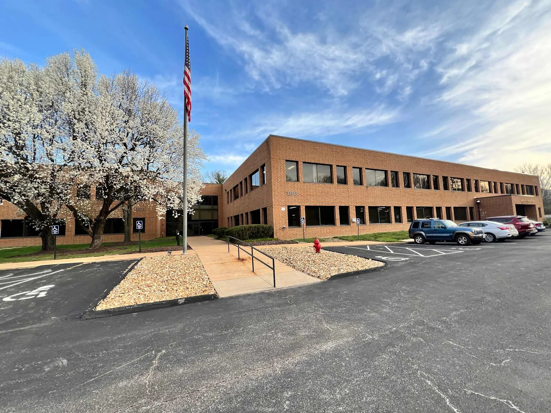 13515 Barrett Parkway Dr — Lease in Ballwin, MO, photo 2 of 2
