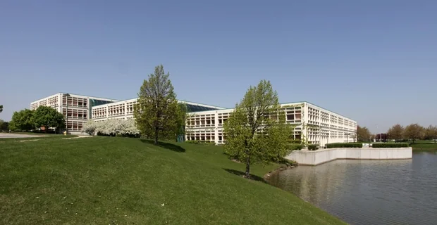 Oakmont Point West Building — Lease in Westmont, IL, photo 1 of 4