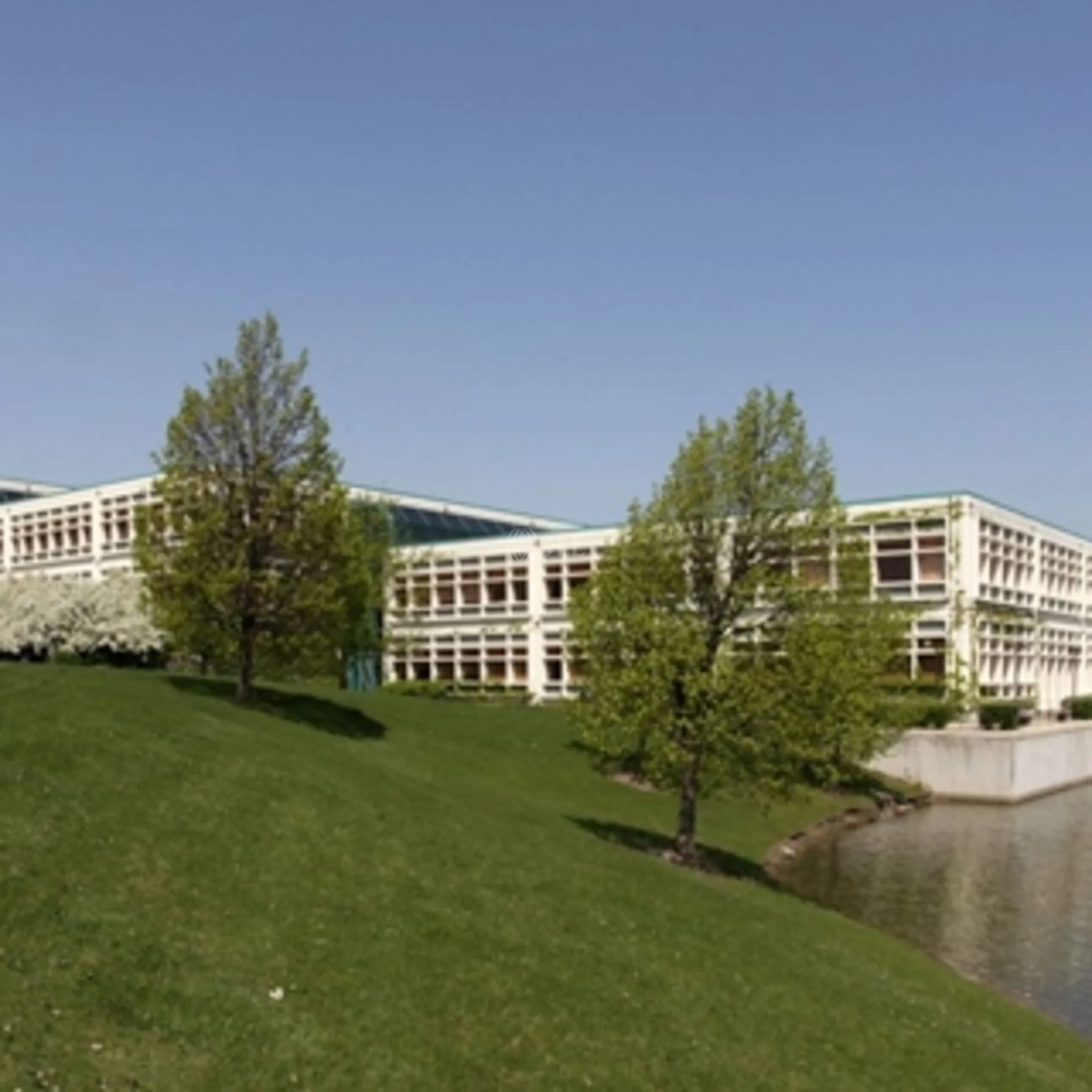 Oakmont Point West Building — Lease in Westmont, IL, photo 2 of 4