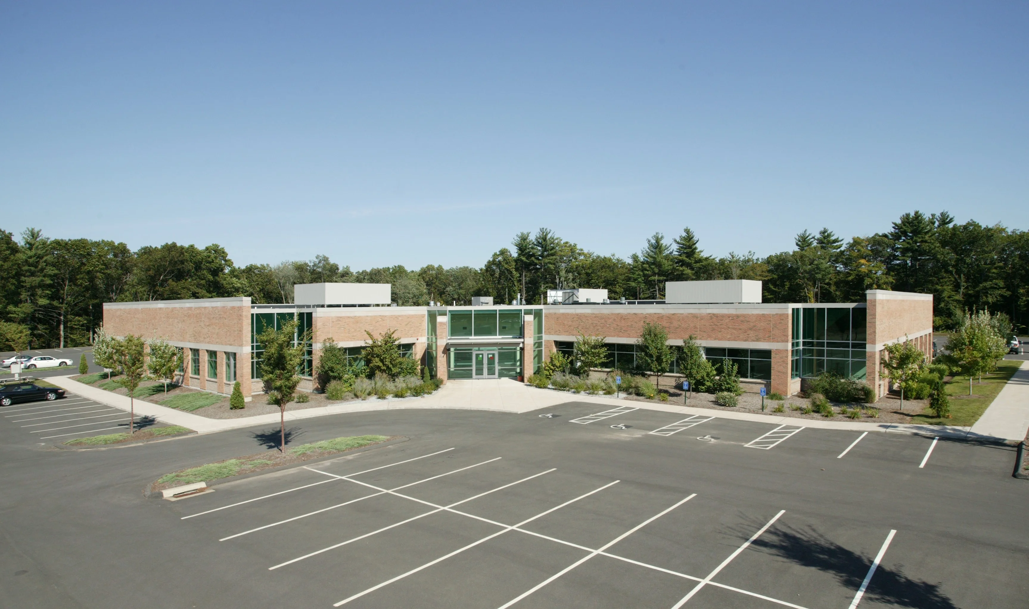 21 Griffin Rd N — Lease in Windsor, CT, photo 1 of 4
