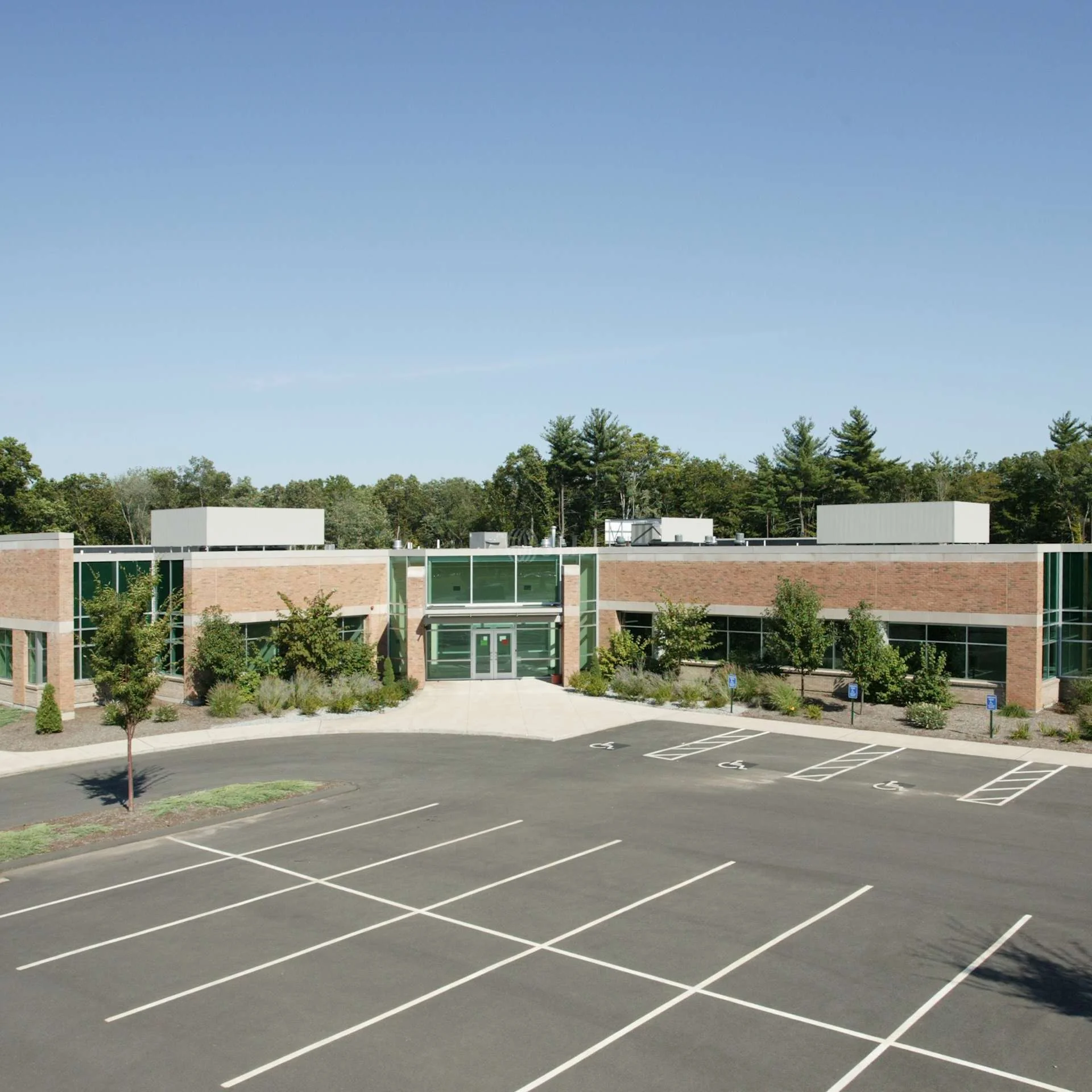 21 Griffin Rd N — Lease in Windsor, CT, photo 3 of 4