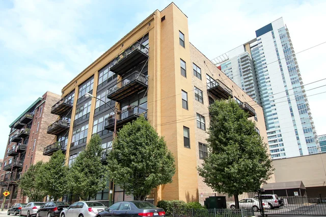 19-27 N Green St
