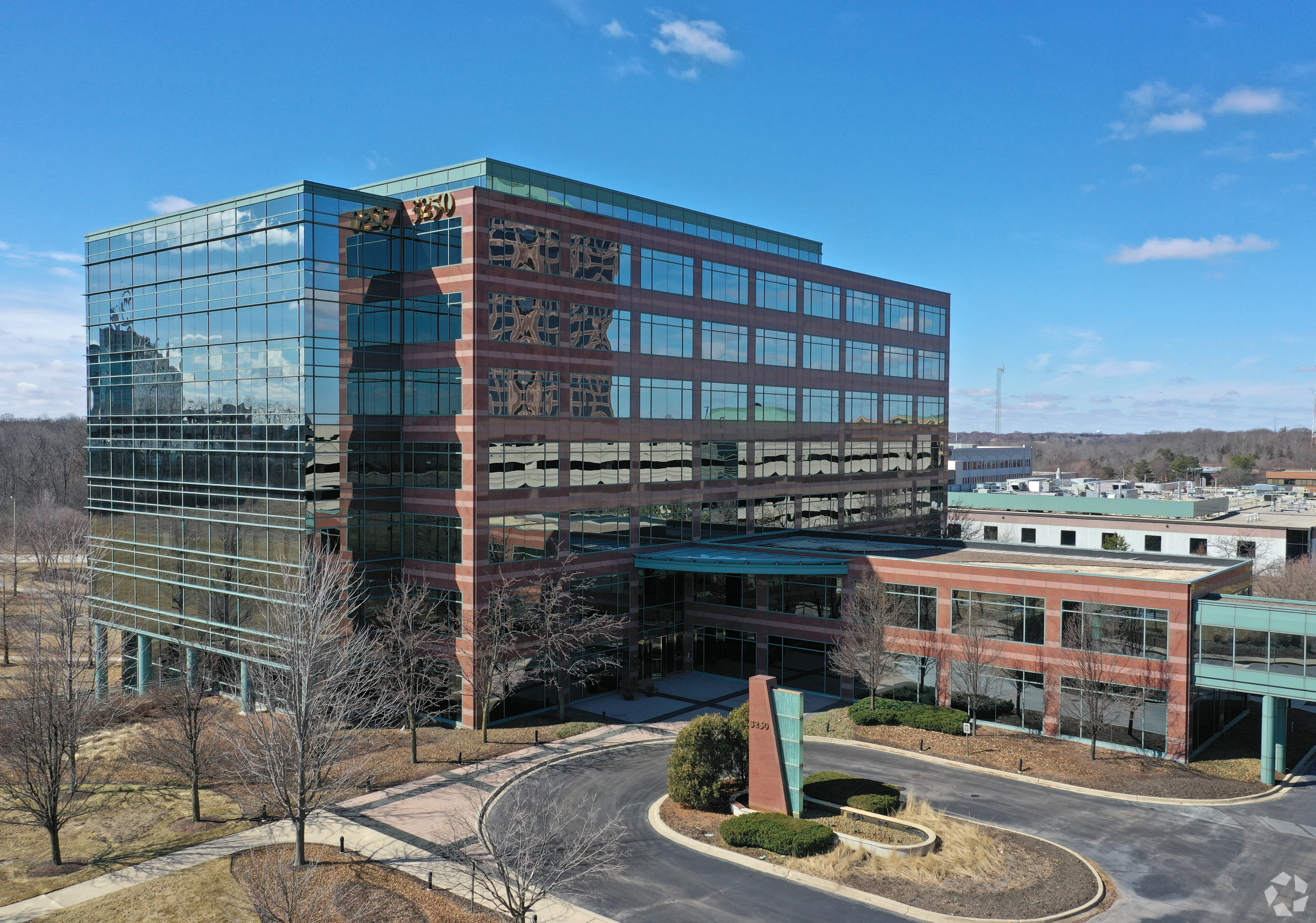 Esplanade V — Lease in Downers Grove, IL, photo 7 of 8