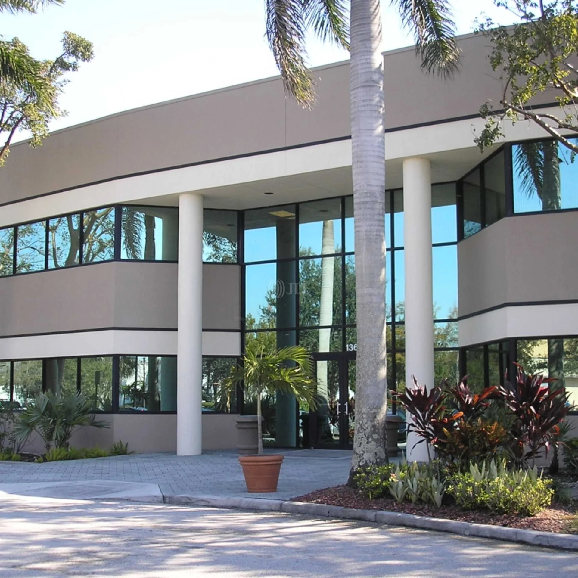 Sawgrass Terrace — Lease in Sunrise, FL, photo 3 of 4