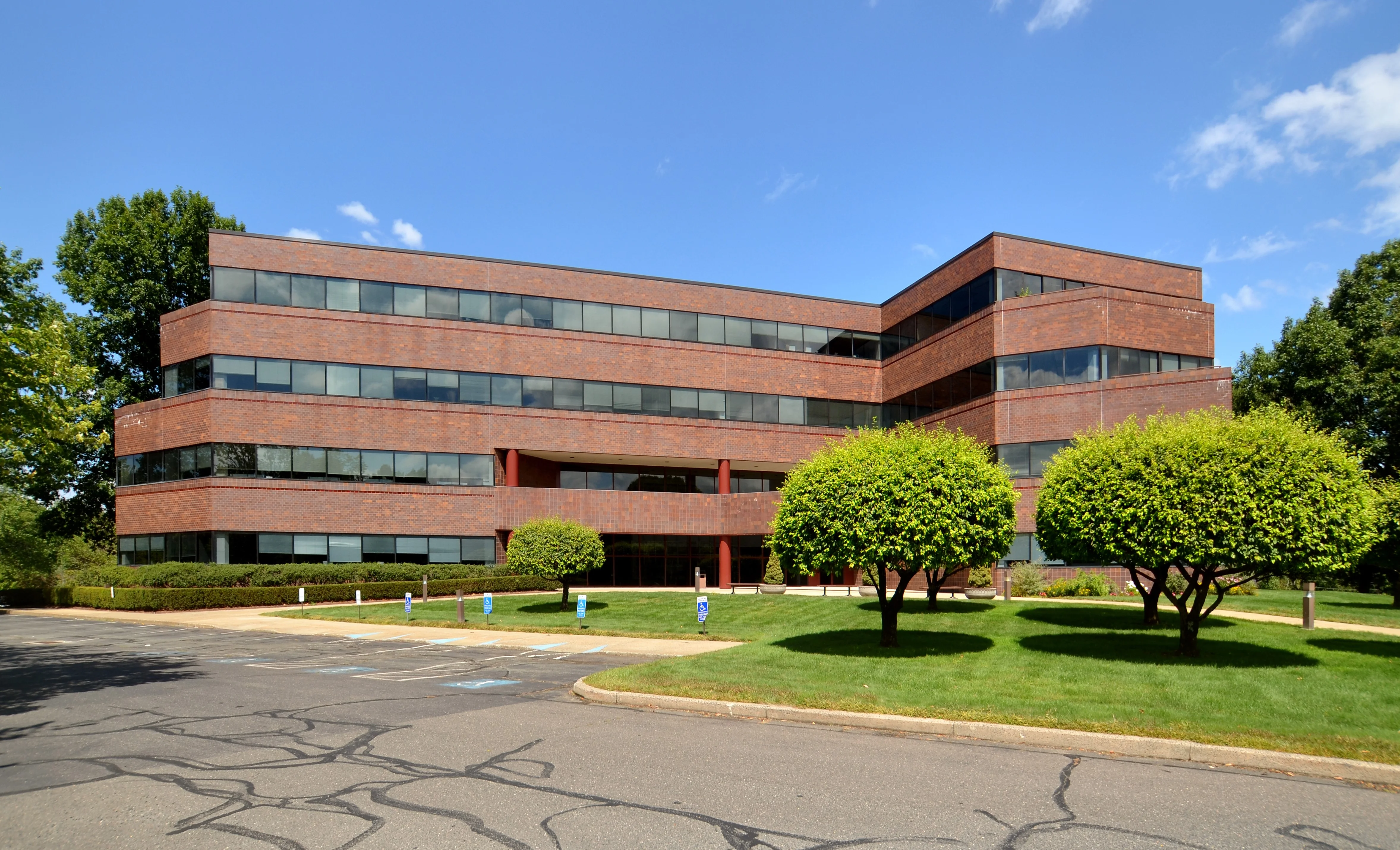 Salmon Brook Office Park — Lease in Glastonbury, CT, photo 2 of 8