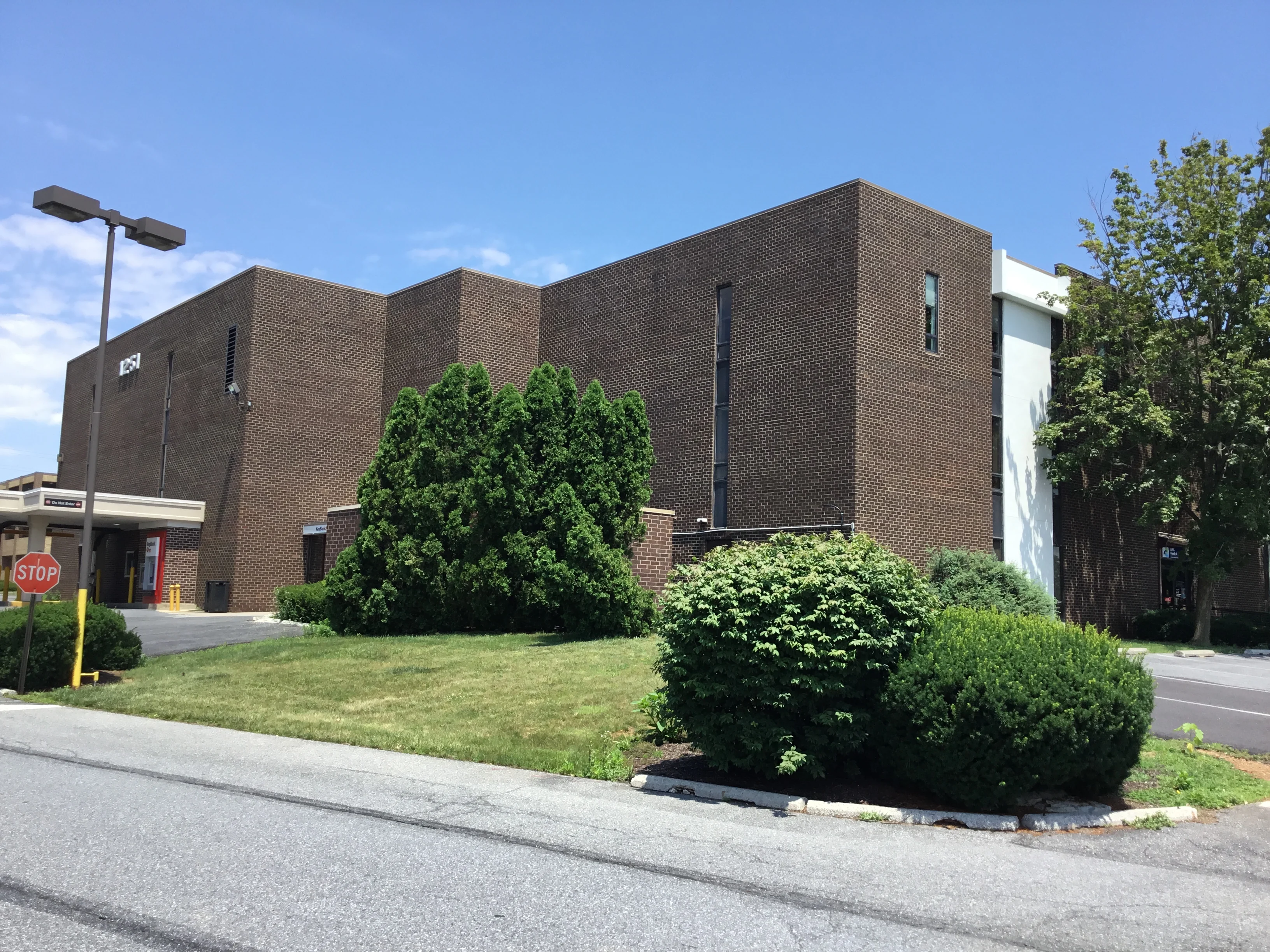 1251 S Cedar Crest Blvd - office in Allentown, PA