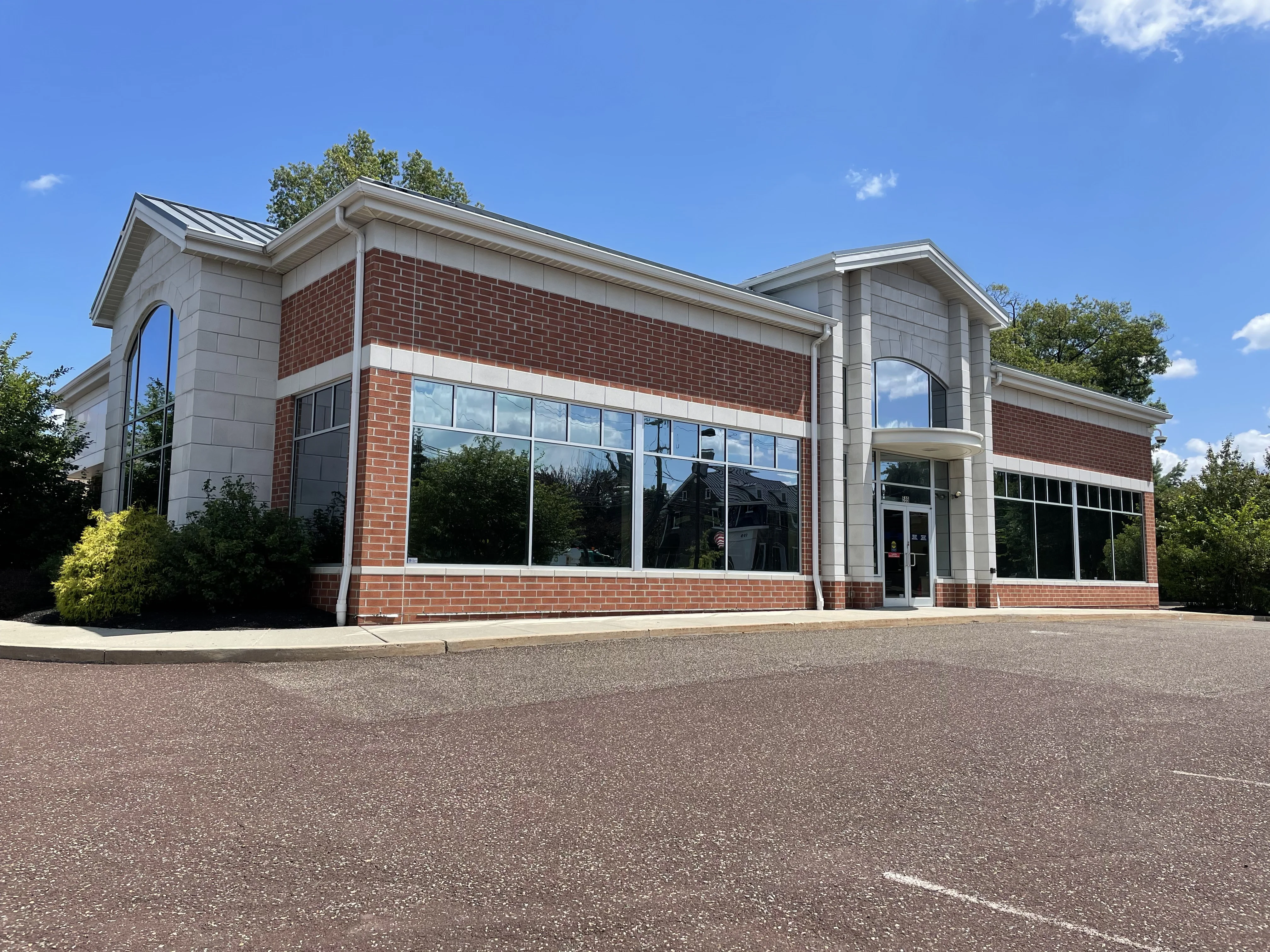 Continental Bank — Lease in Blue Bell, PA, photo 2 of 7