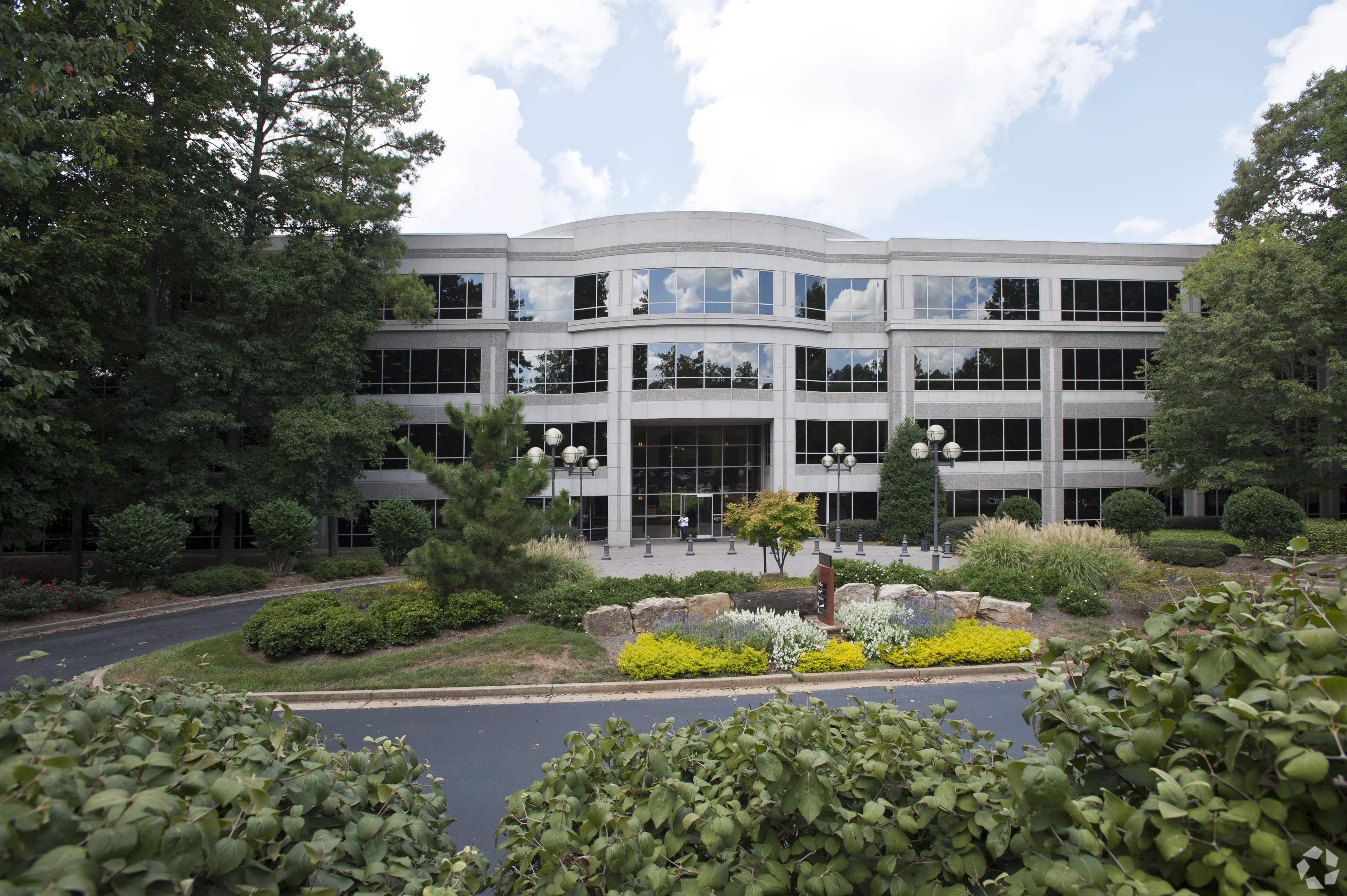 Lake View I — Lease in Alpharetta, GA, photo 2 of 8