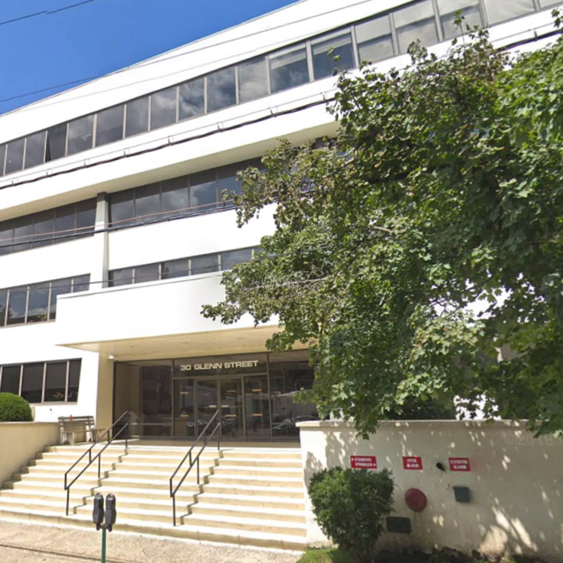 30 Glenn St — Lease in White Plains, NY, photo 2 of 4
