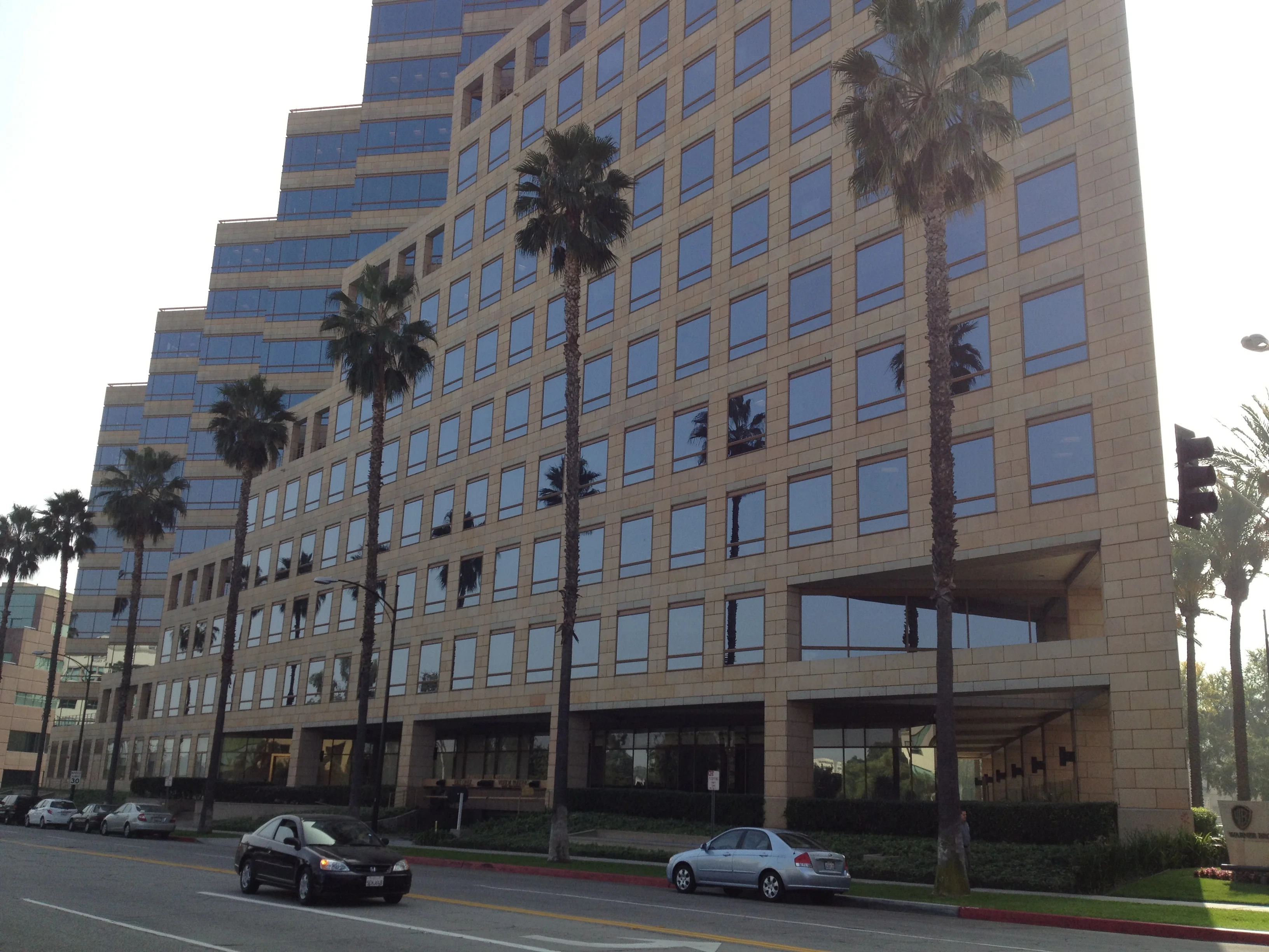 Studio Plaza — Lease in Burbank, CA, photo 3 of 8