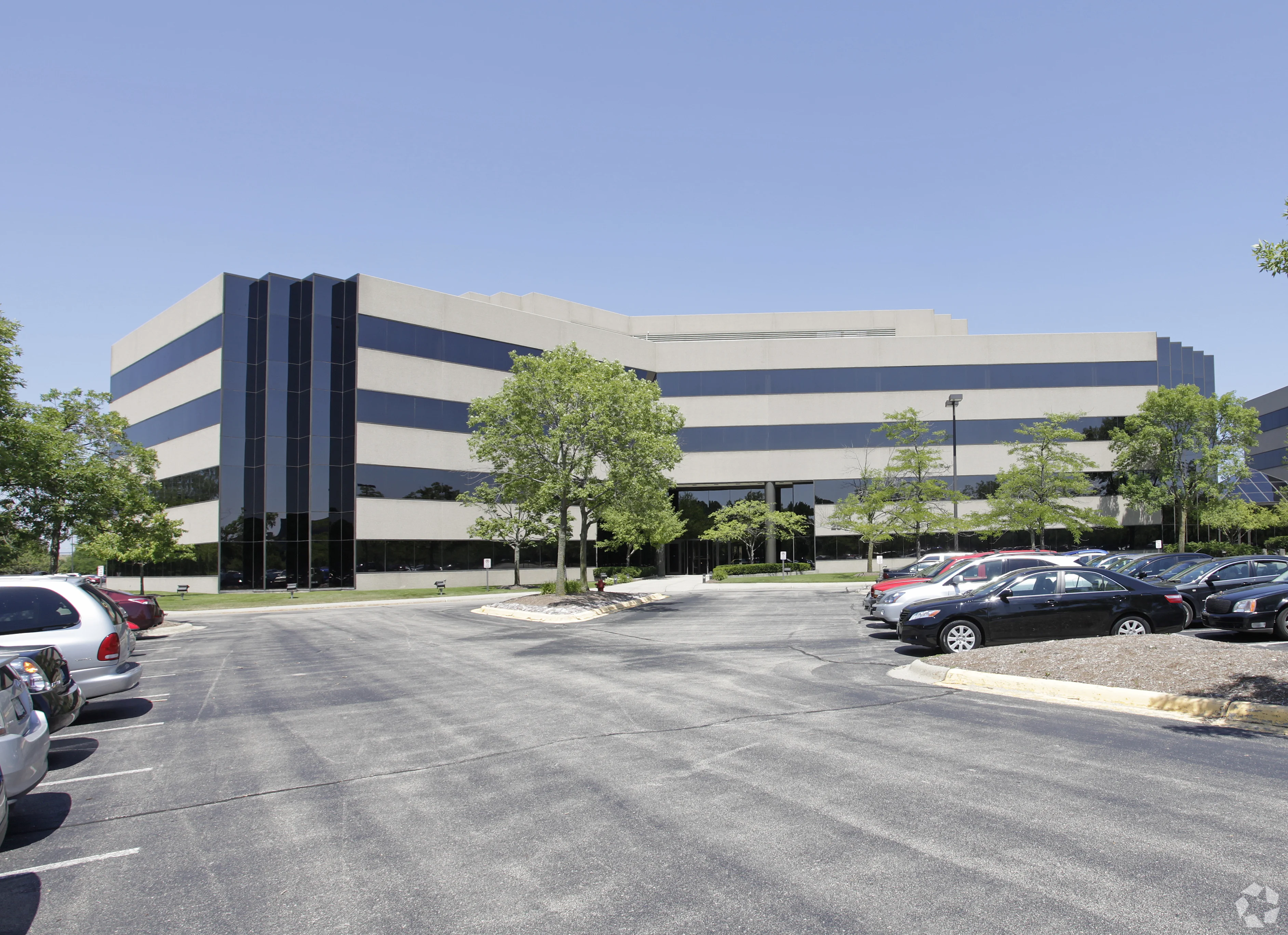 25 Tri State — Lease in Lincolnshire, IL, photo 1 of 8