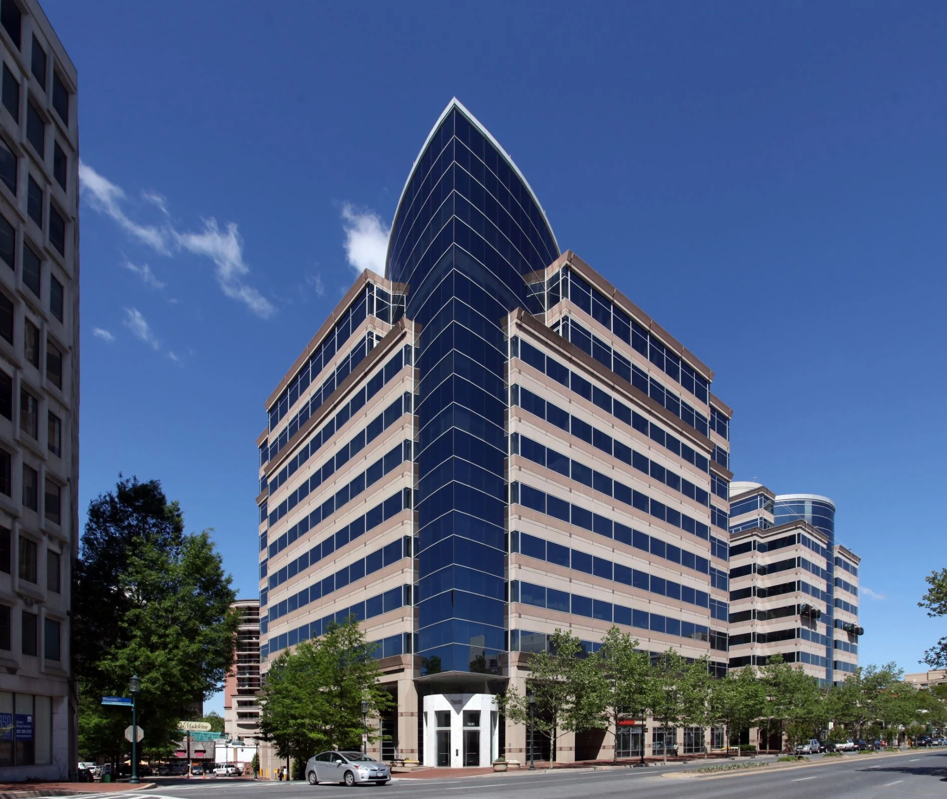 Bethesda Place II — Lease in Bethesda, MD, photo 2 of 8