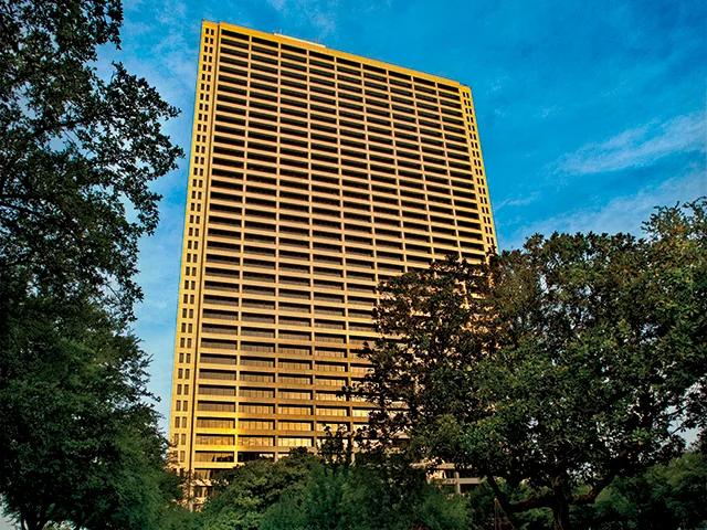 Burnett Plaza — Lease in Fort Worth, TX, photo 1 of 8