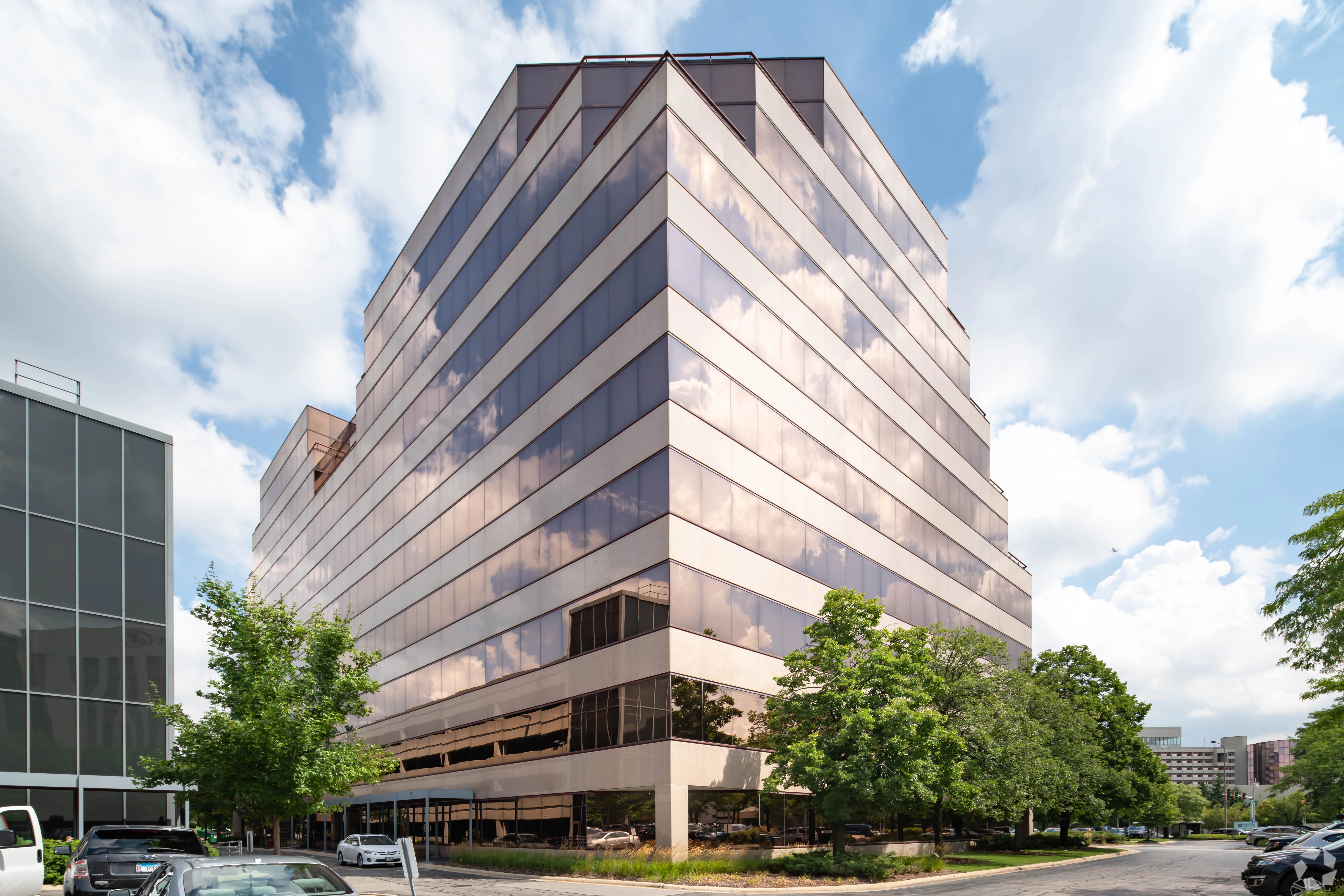 Columbia Centre I — Lease in Rosemont, IL, photo 2 of 8