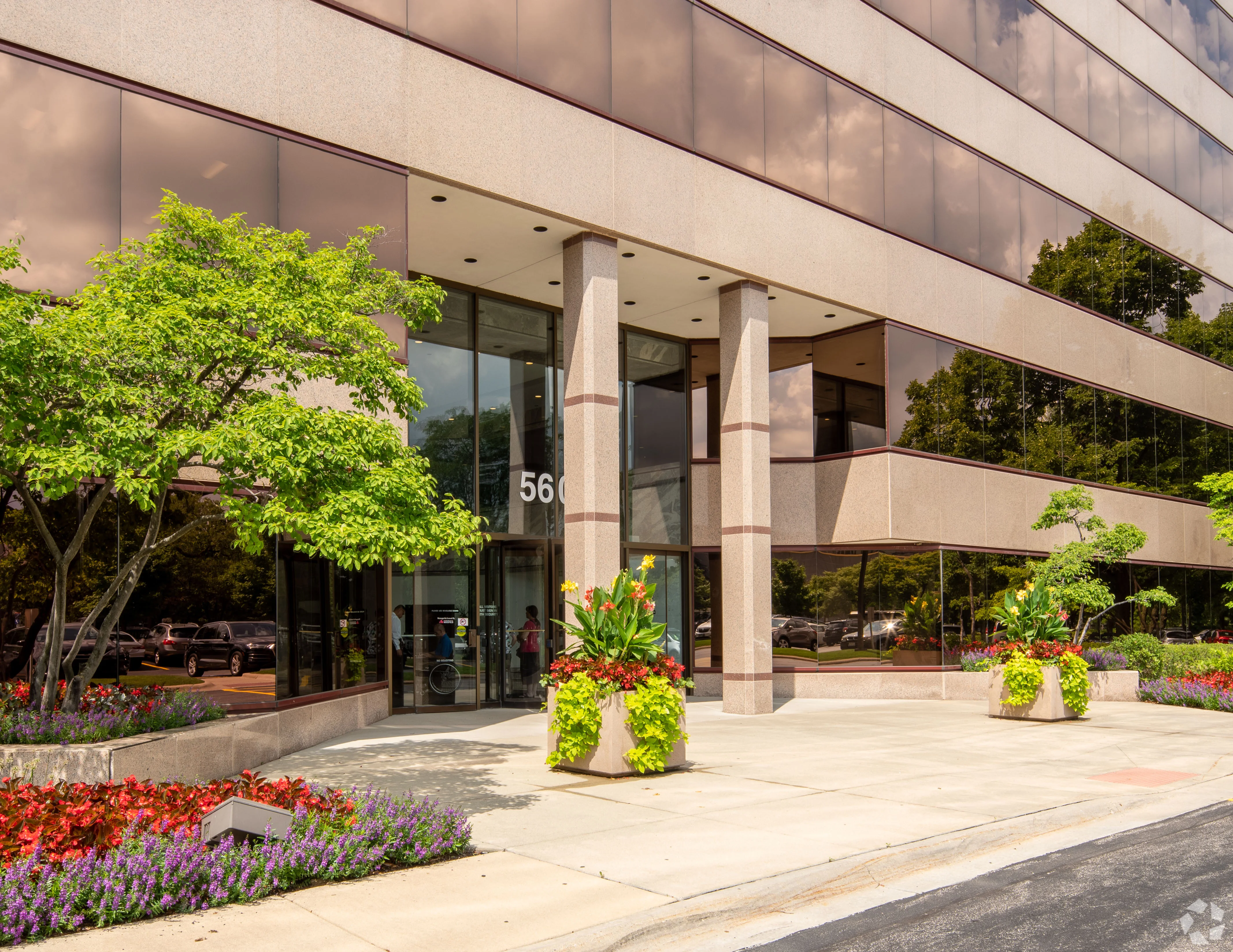 Columbia Centre I — Lease in Rosemont, IL, photo 3 of 8