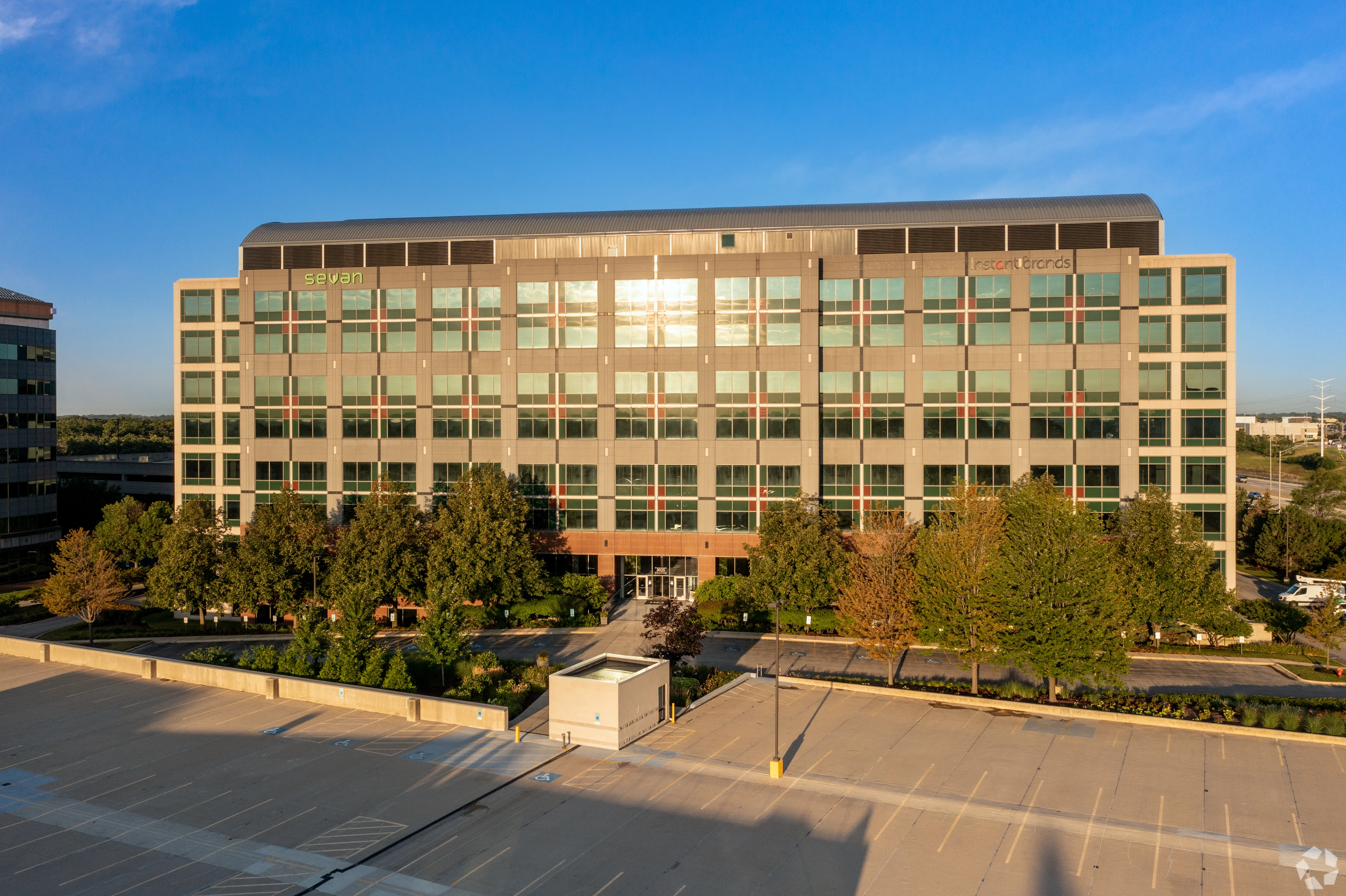 Highland Landmark II — Lease in Downers Grove, IL, photo 2 of 8