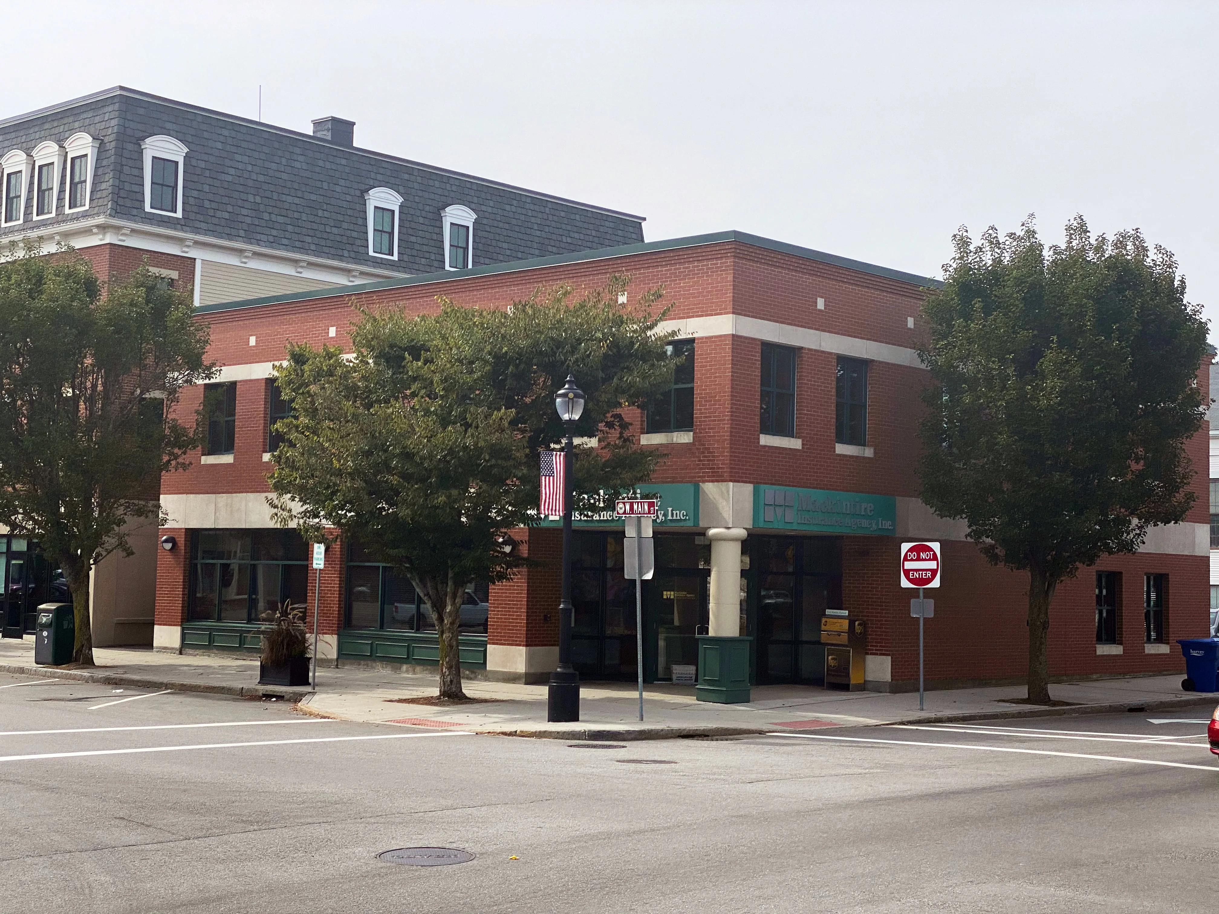 11 W Main St