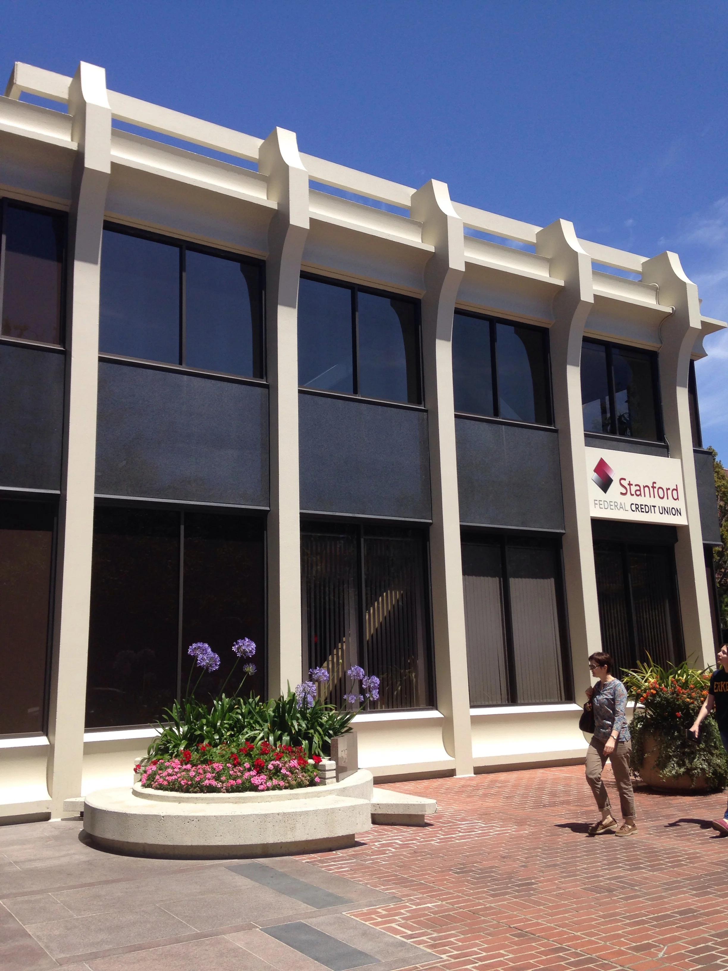 525 University