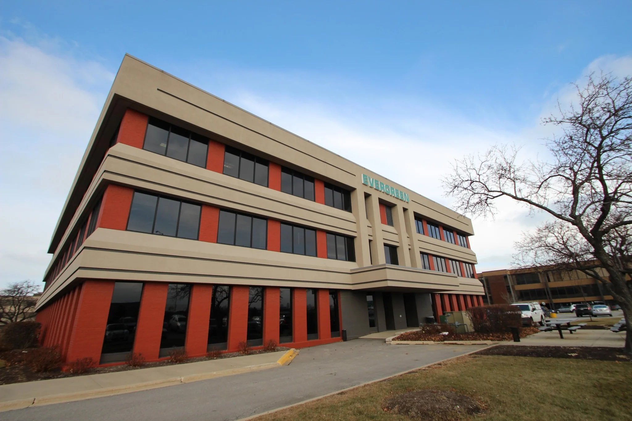 823 Commerce Dr — Lease in Oak Brook, IL, photo 2 of 8