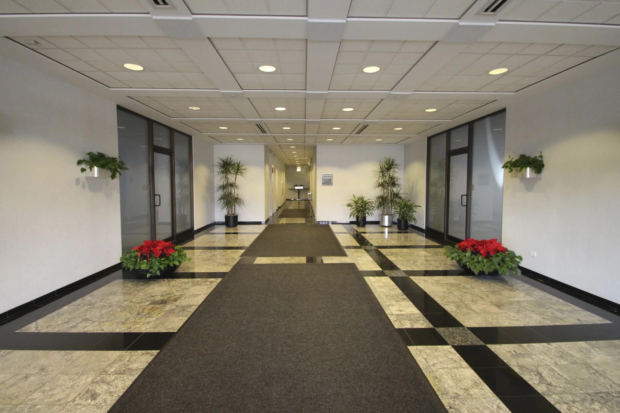 823 Commerce Dr — Lease in Oak Brook, IL, photo 3 of 8