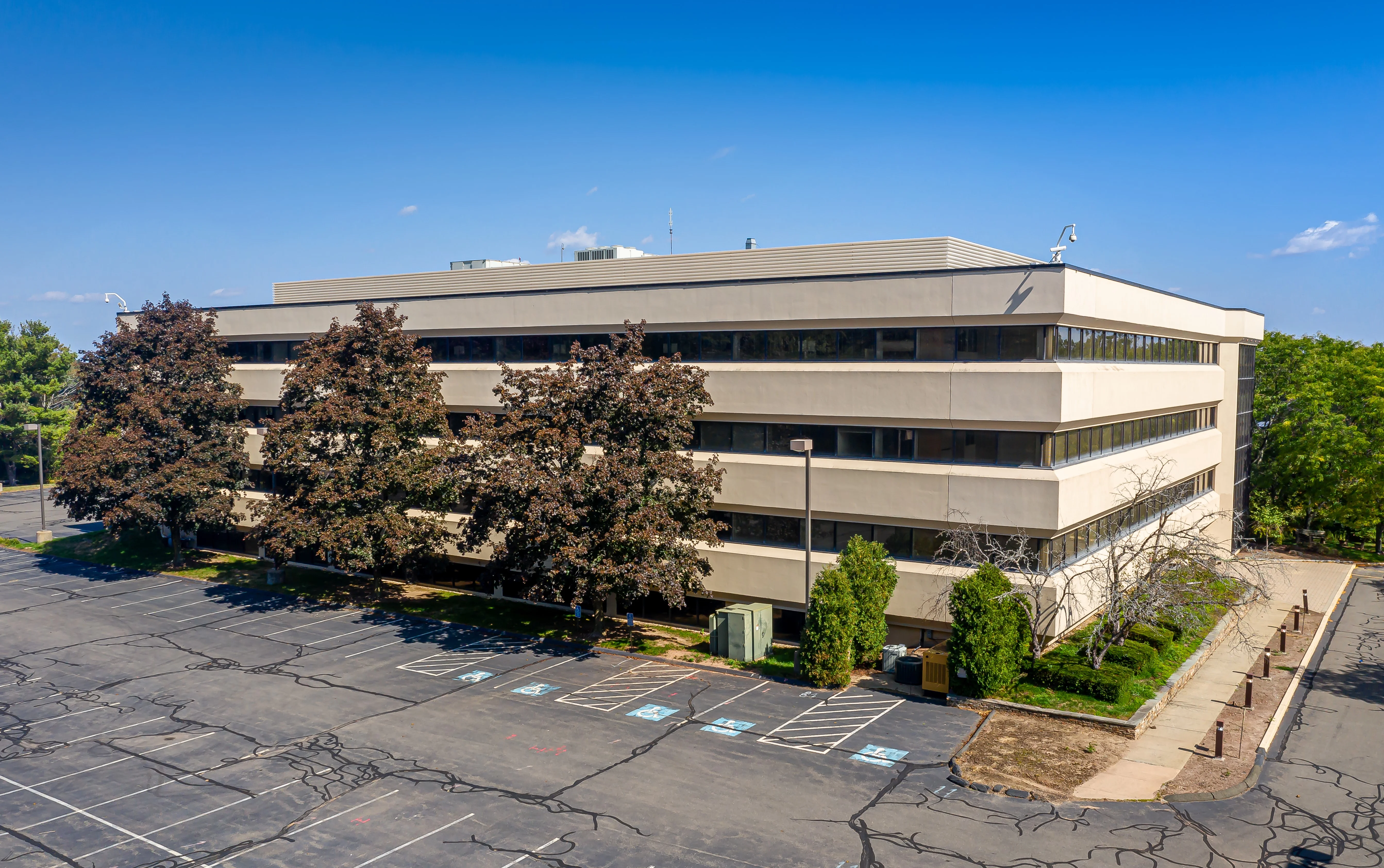 1 Targeting Centre — Lease in Windsor, CT, photo 1 of 4
