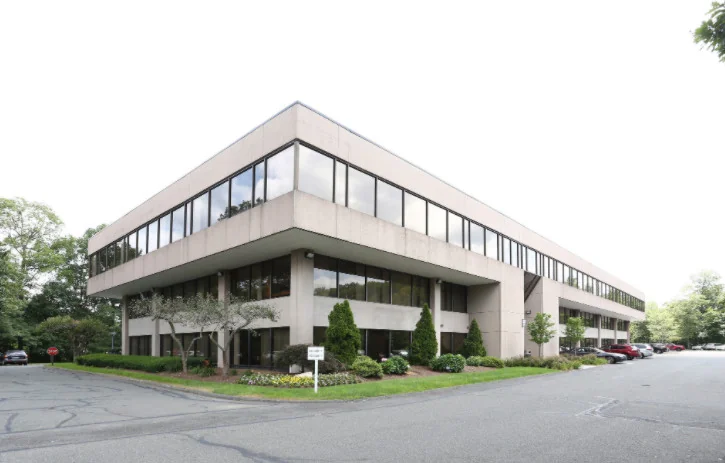 231 Farmington Ave — Lease in Farmington, CT, photo 1 of 4
