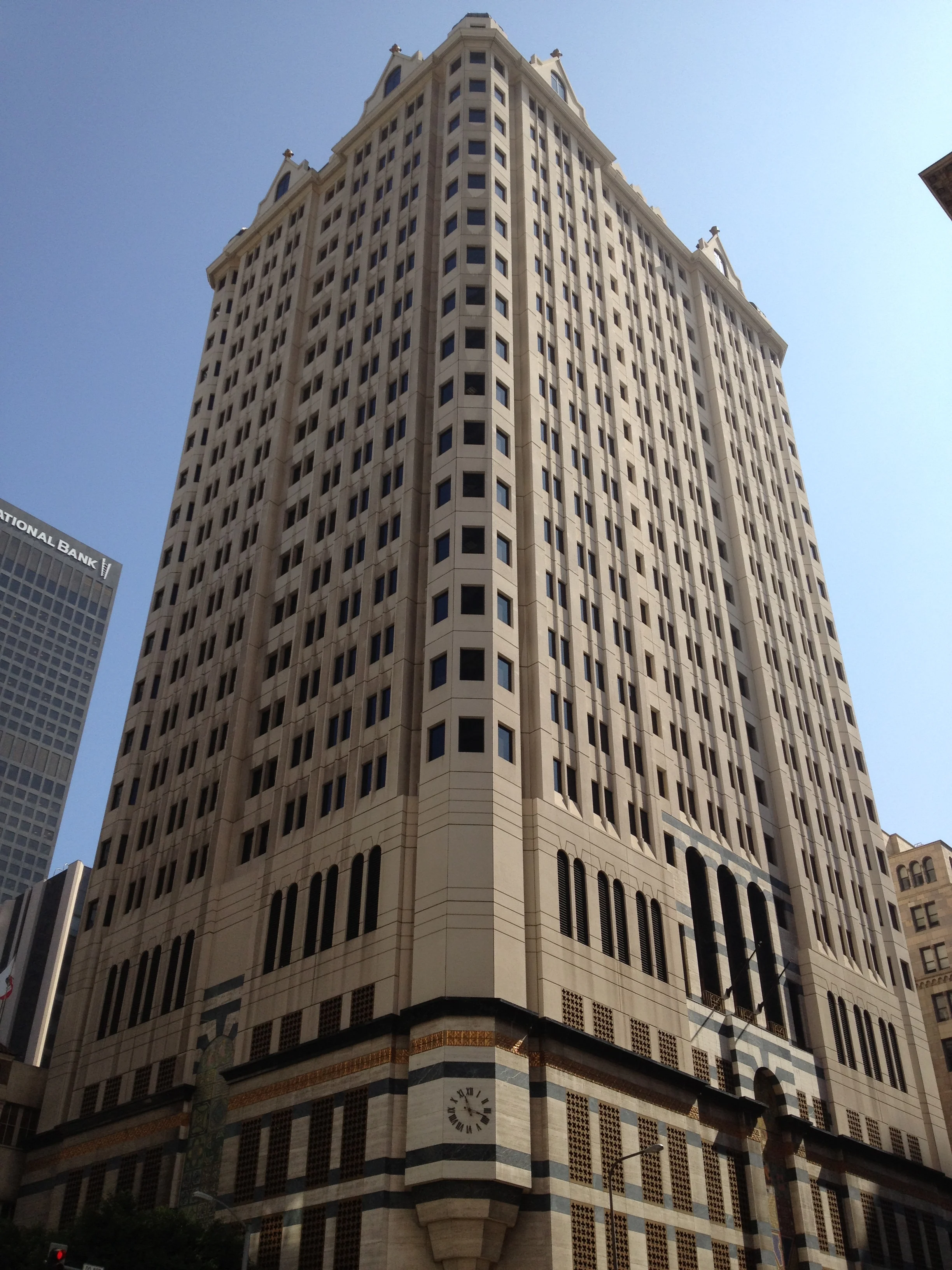 660 South Figueroa