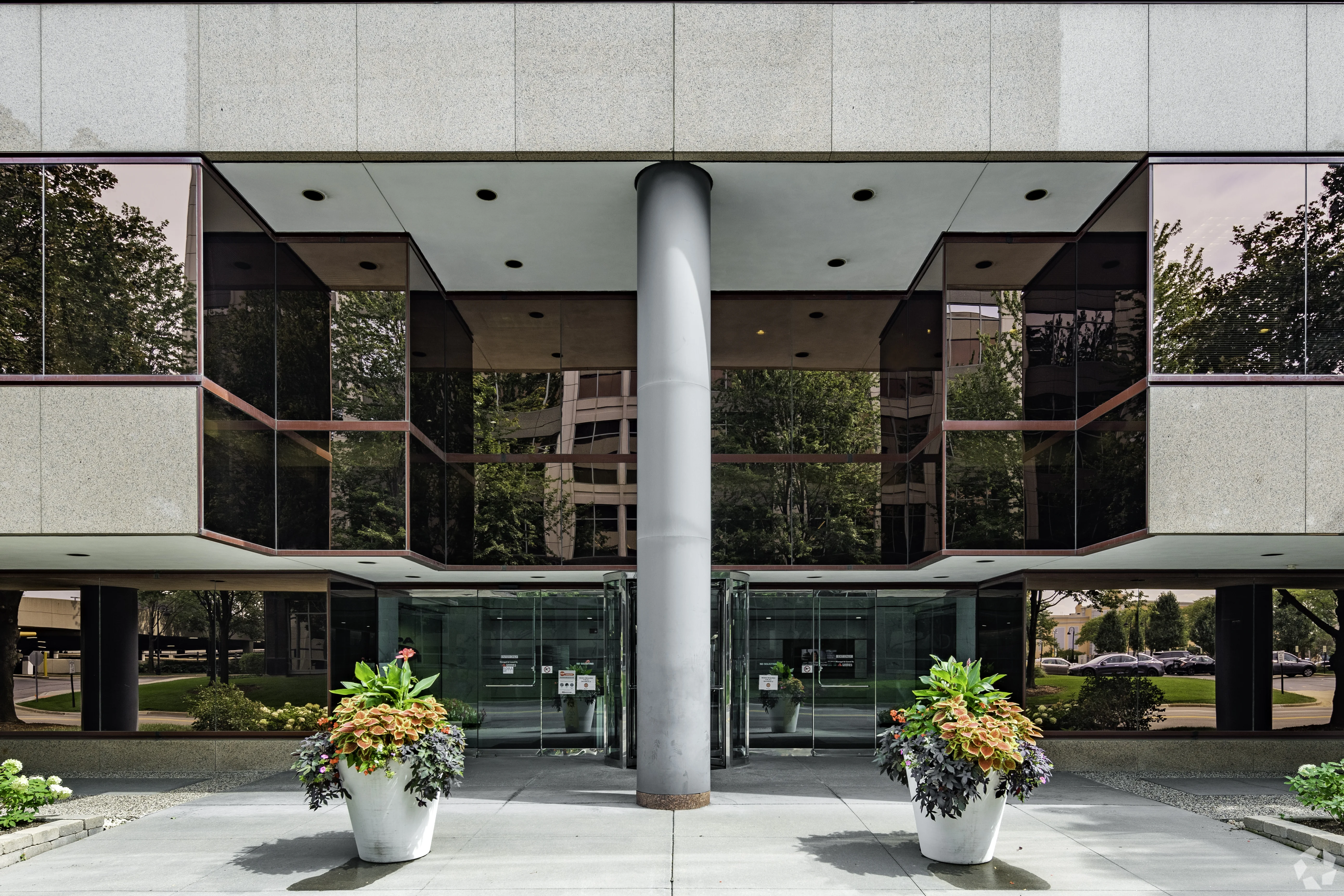 Columbia Centre II — Lease in Rosemont, IL, photo 4 of 8