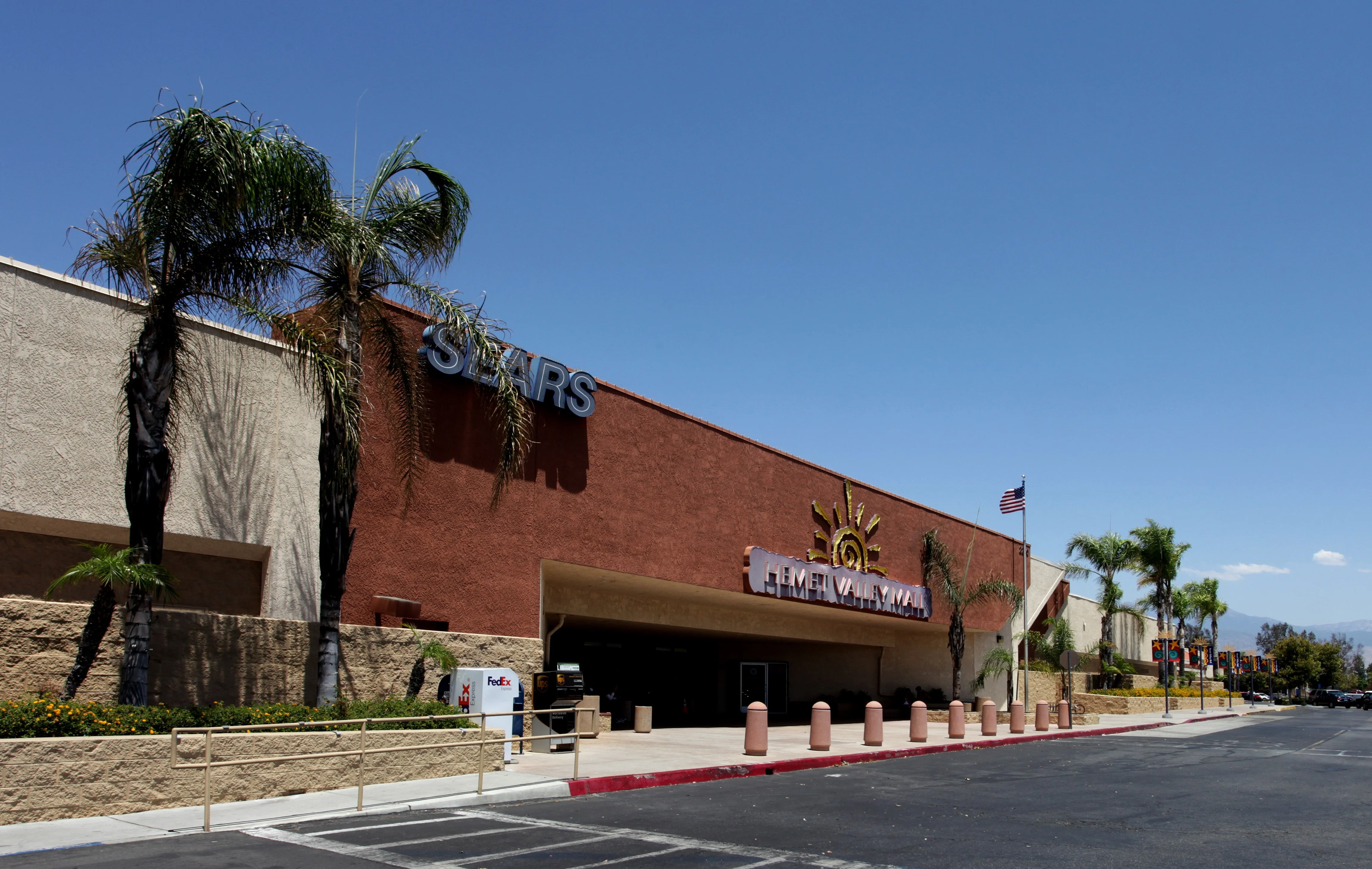 Hemet Valley Mall - Sears — Lease in Hemet, CA, photo 2 of 8