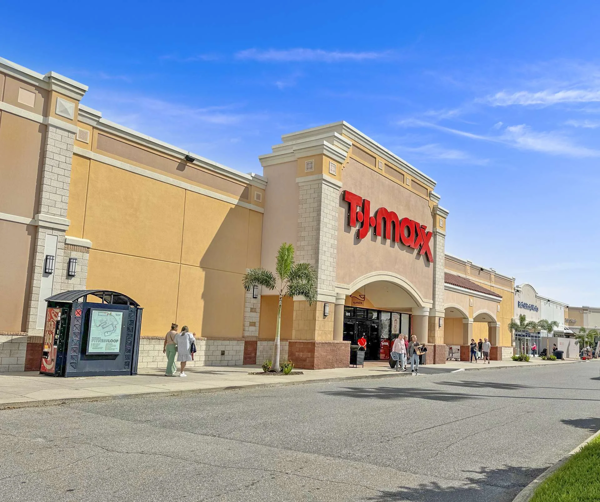 Waterford Lakes Town Center — Lease in Orlando, FL, photo 4 of 8