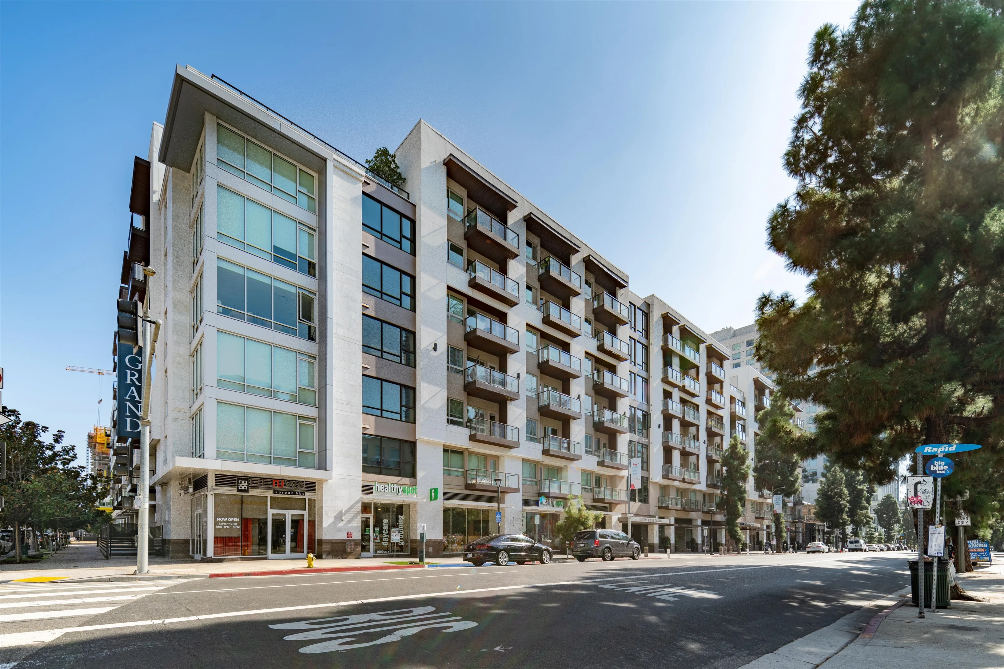 1000 Grand Apartments - photo 2 - Los Angeles, CA