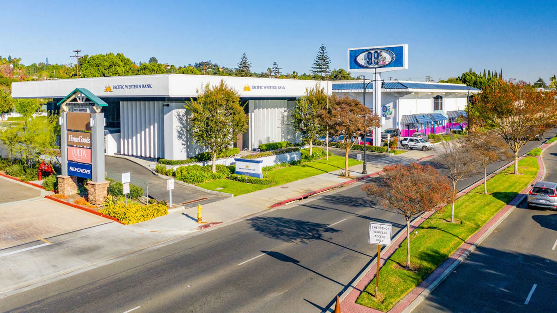 Pacific Western Bank — Lease in Whittier, CA, photo 1 of 3