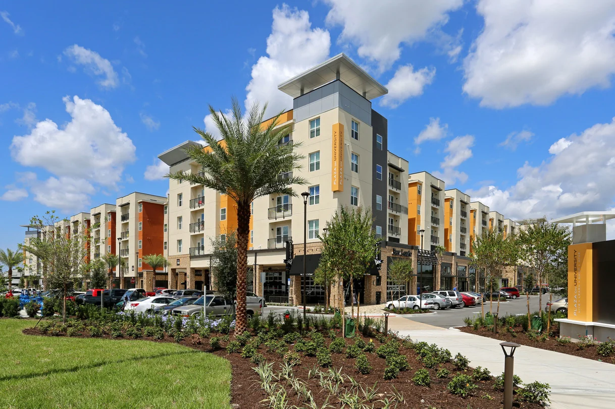 Plaza On University