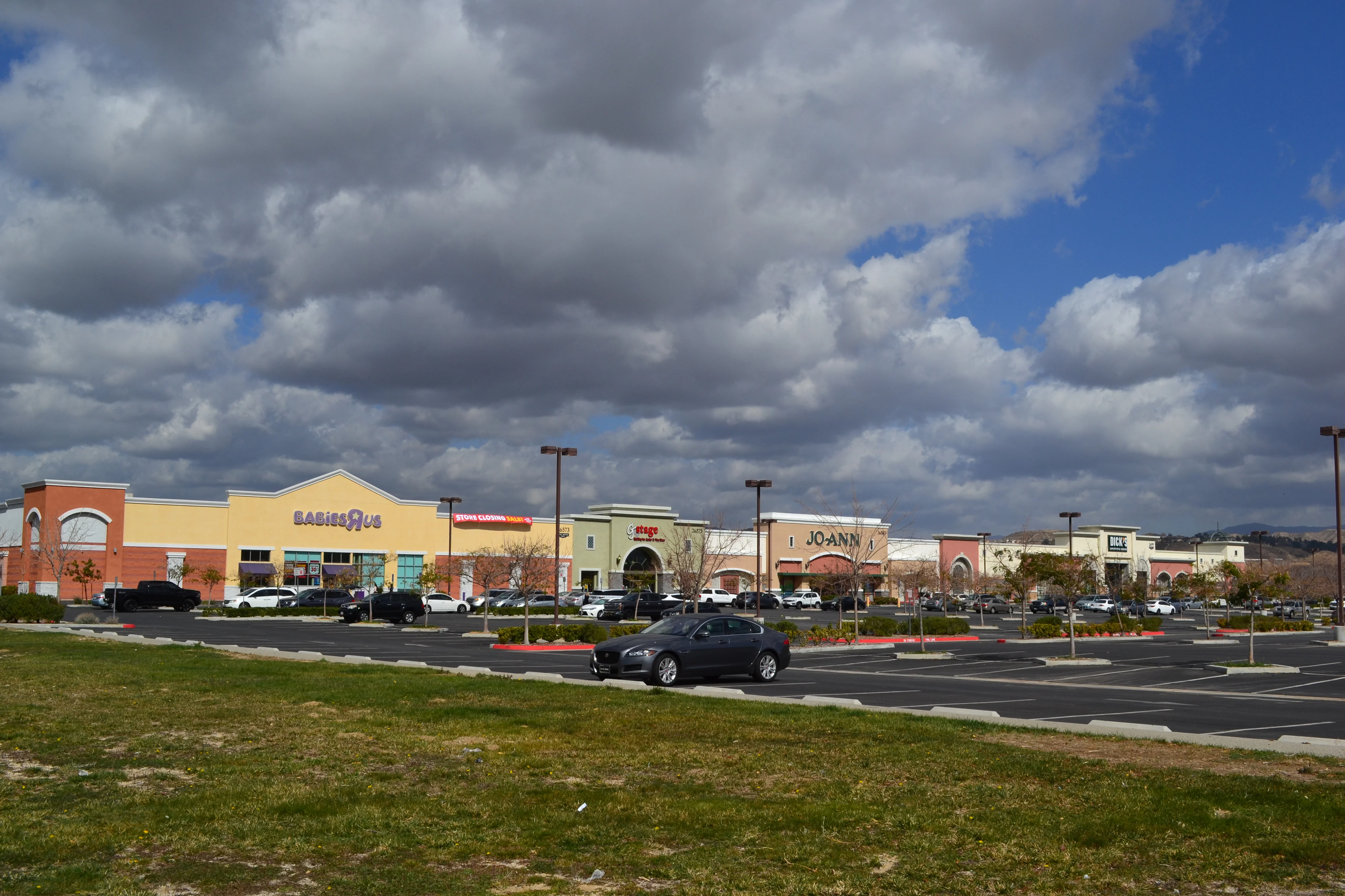 Centre Pointe Village — Sale in Santa Clarita, CA, photo 3 of 8