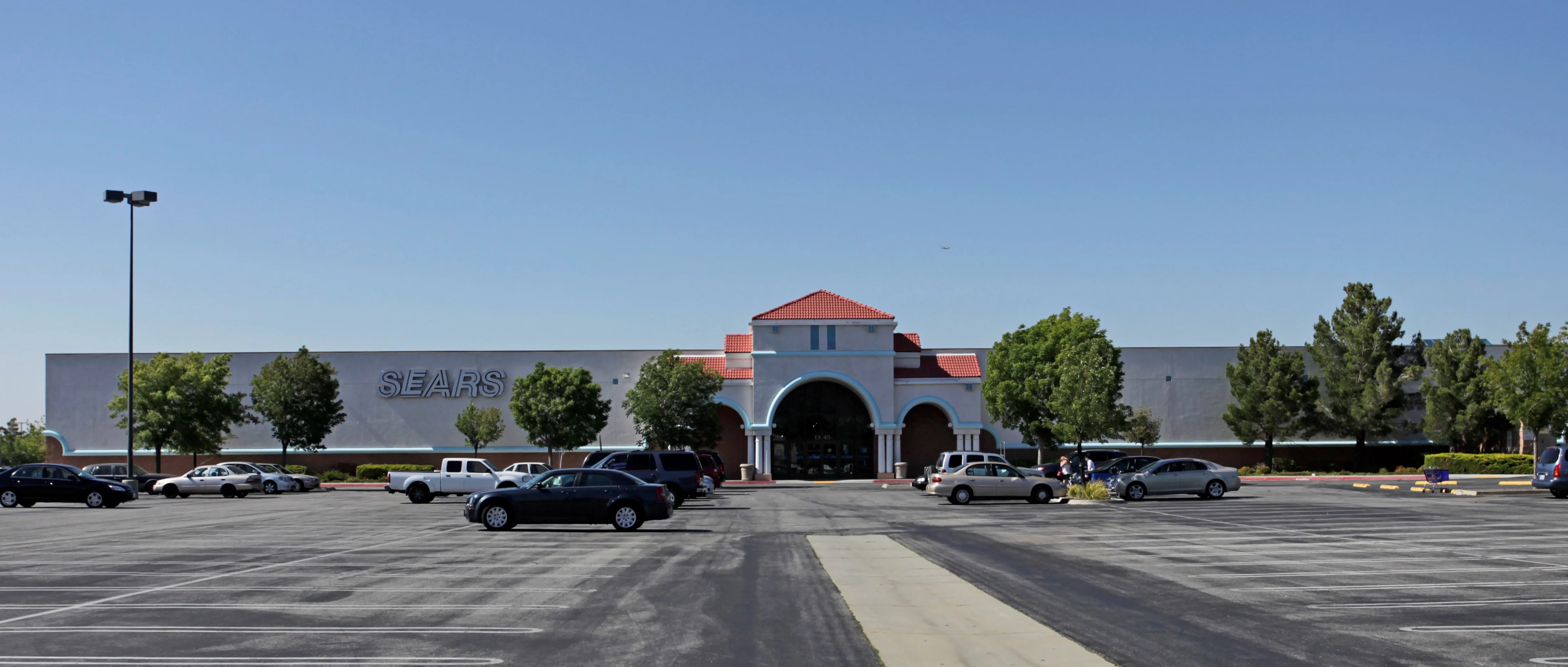 1345 W Avenue P — Lease in Palmdale, CA, photo 1 of 4
