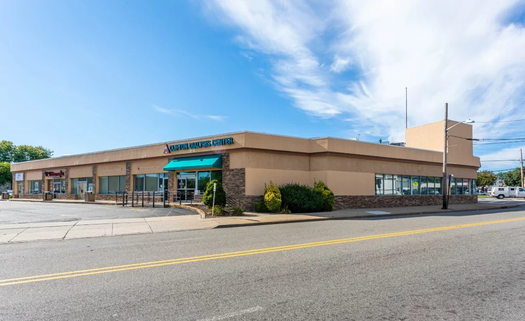 251 Clifton Avenue — Lease in Clifton, NJ, photo 1 of 4