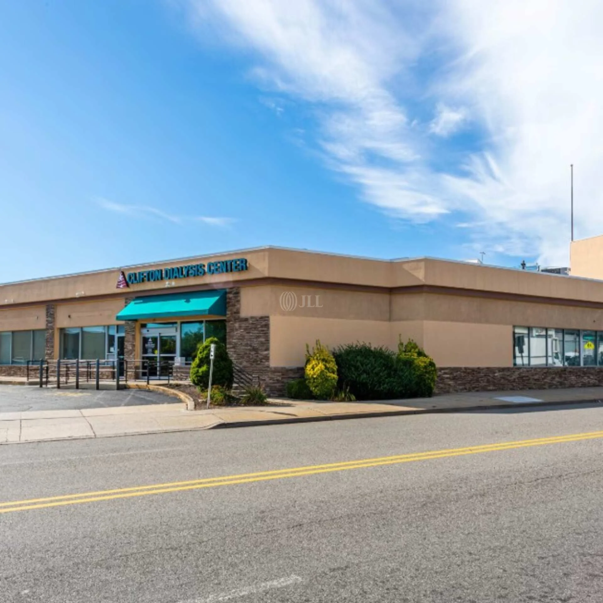 251 Clifton Avenue — Lease in Clifton, NJ, photo 2 of 4