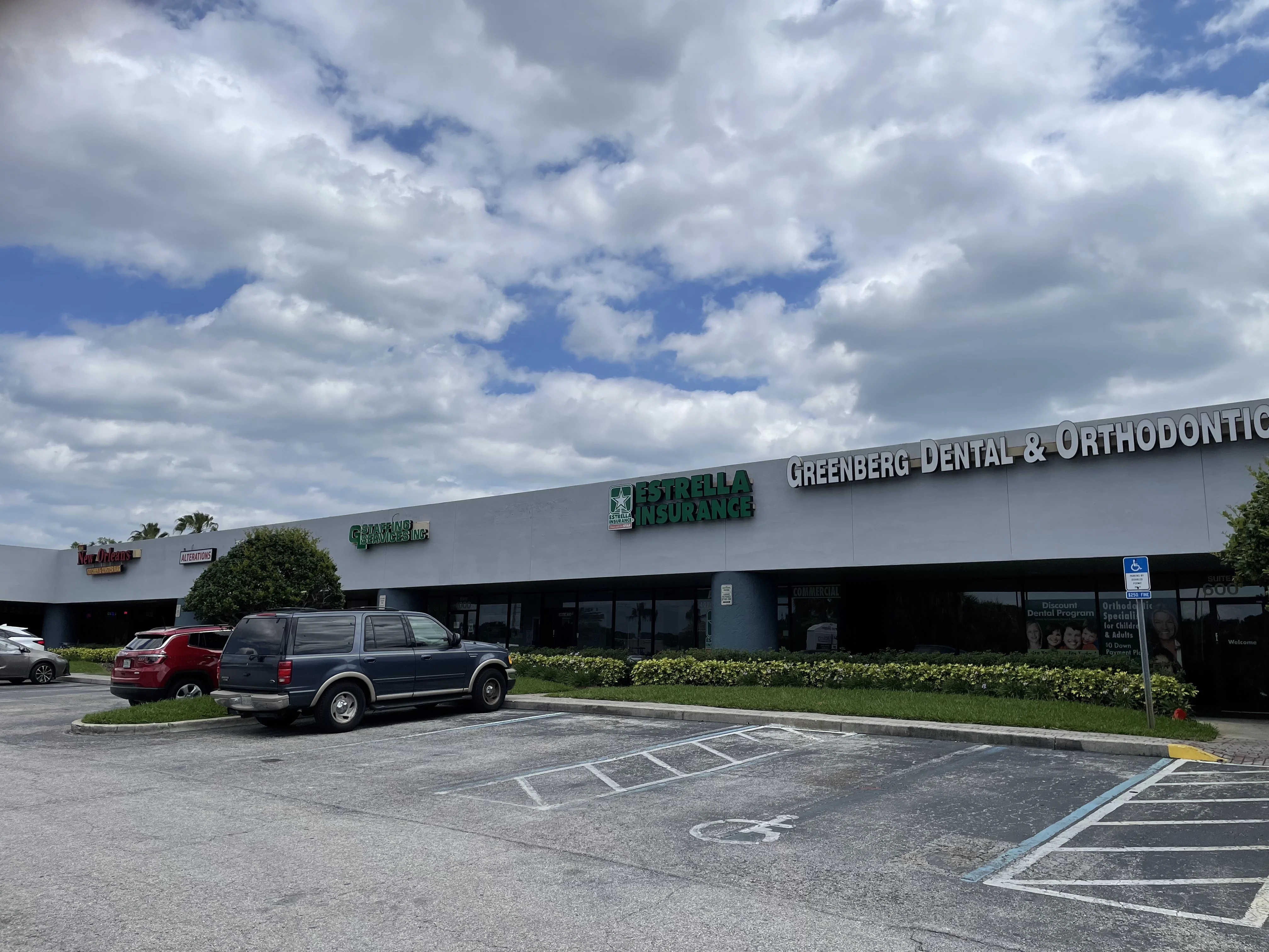 Avenue Shoppes — Lease in Orlando, FL, photo 2 of 8
