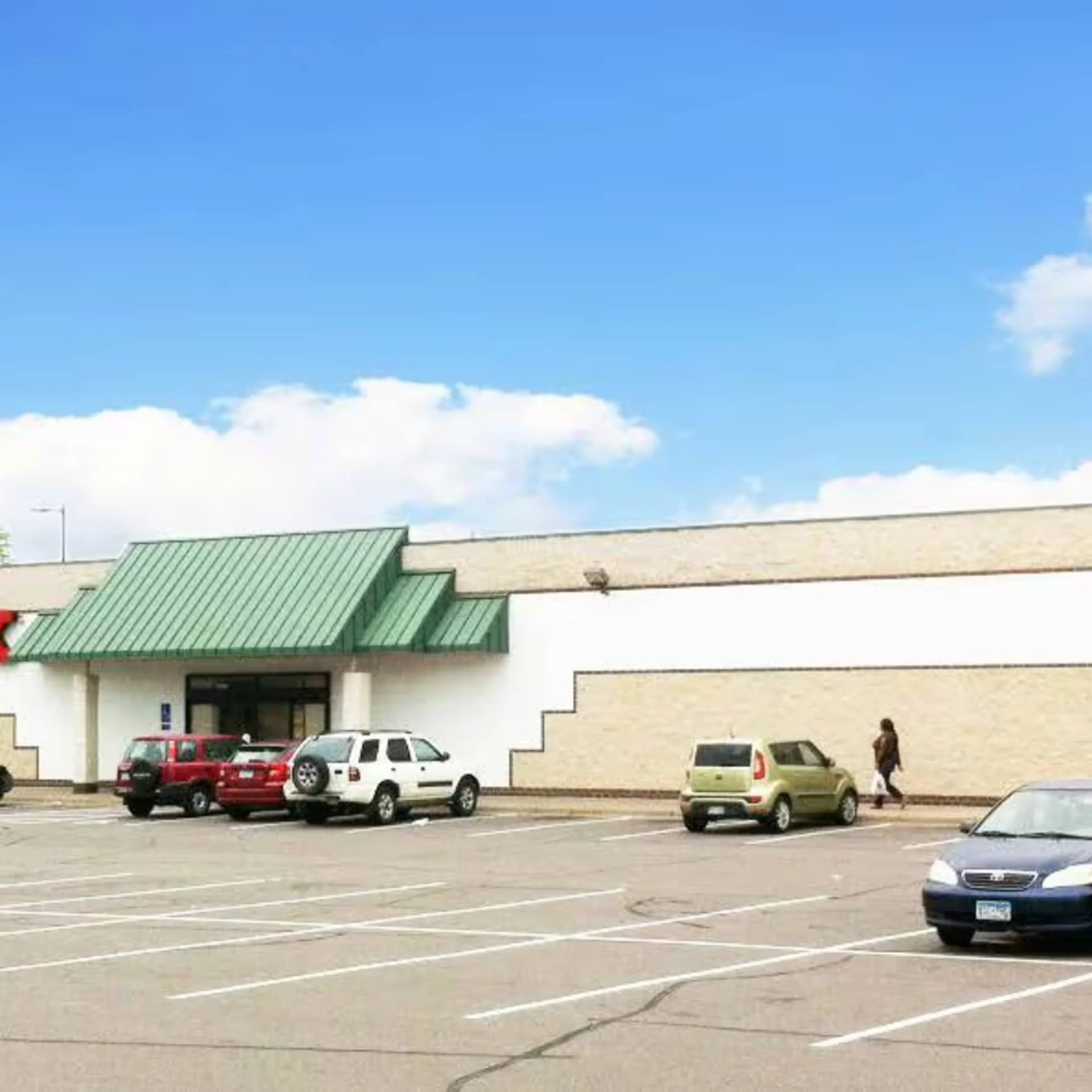 Highland Plaza Shopping Center — Lease in Minneapolis, MN, photo 3 of 4