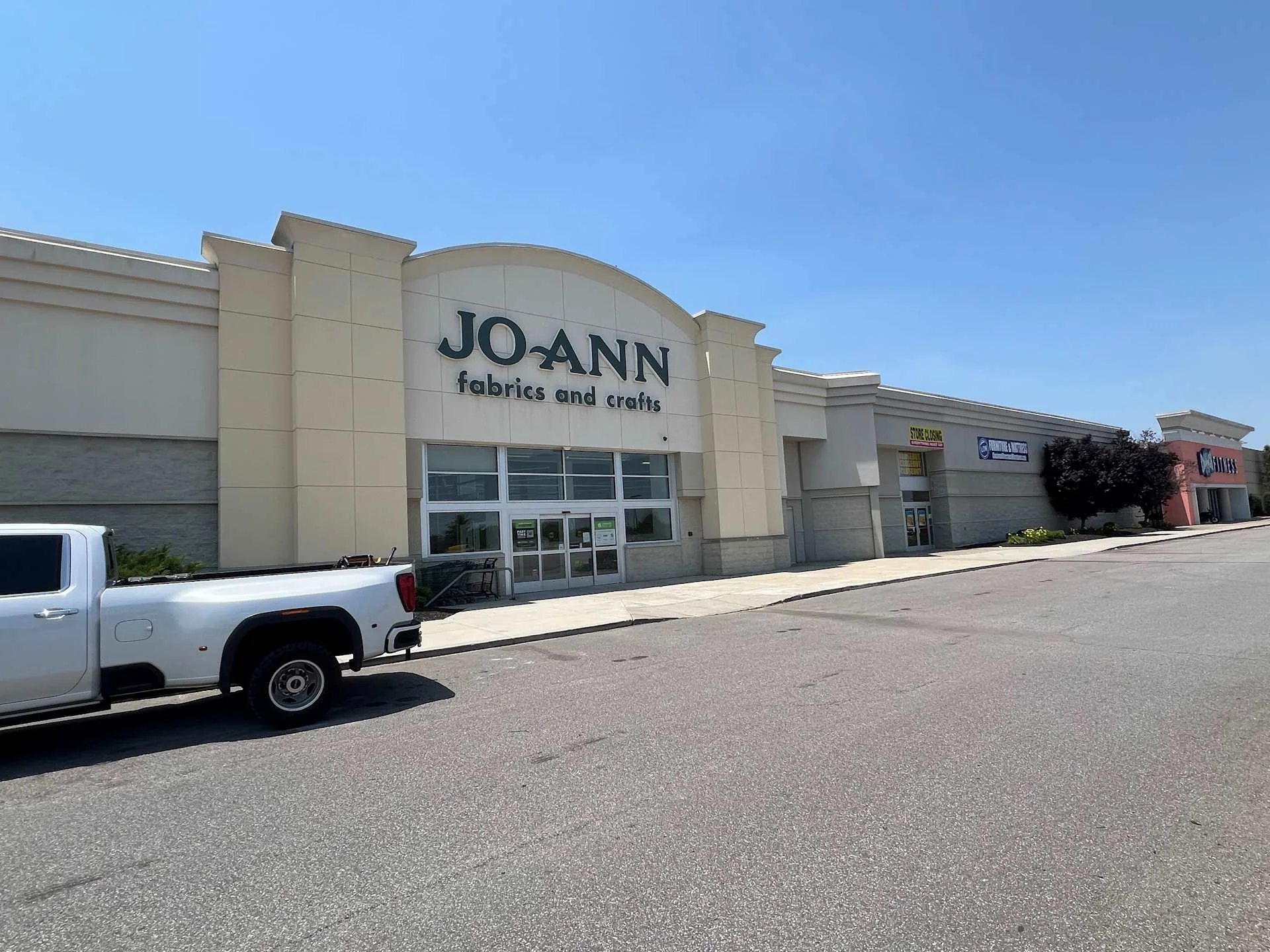 Houston Lakes Retail Center - photo 3 - Florence, KY