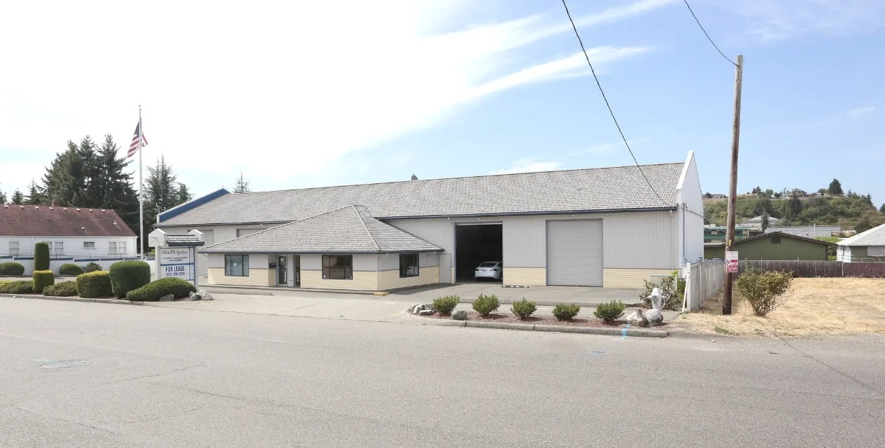 Crash Champions — Lease in Tacoma, WA, photo 1 of 4