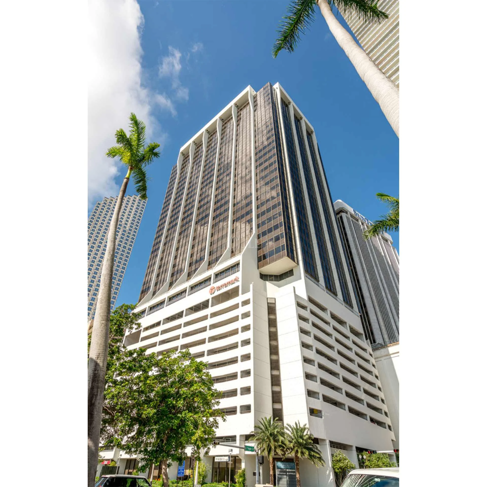 One Biscayne Tower — Lease in Miami, FL, photo 3 of 4